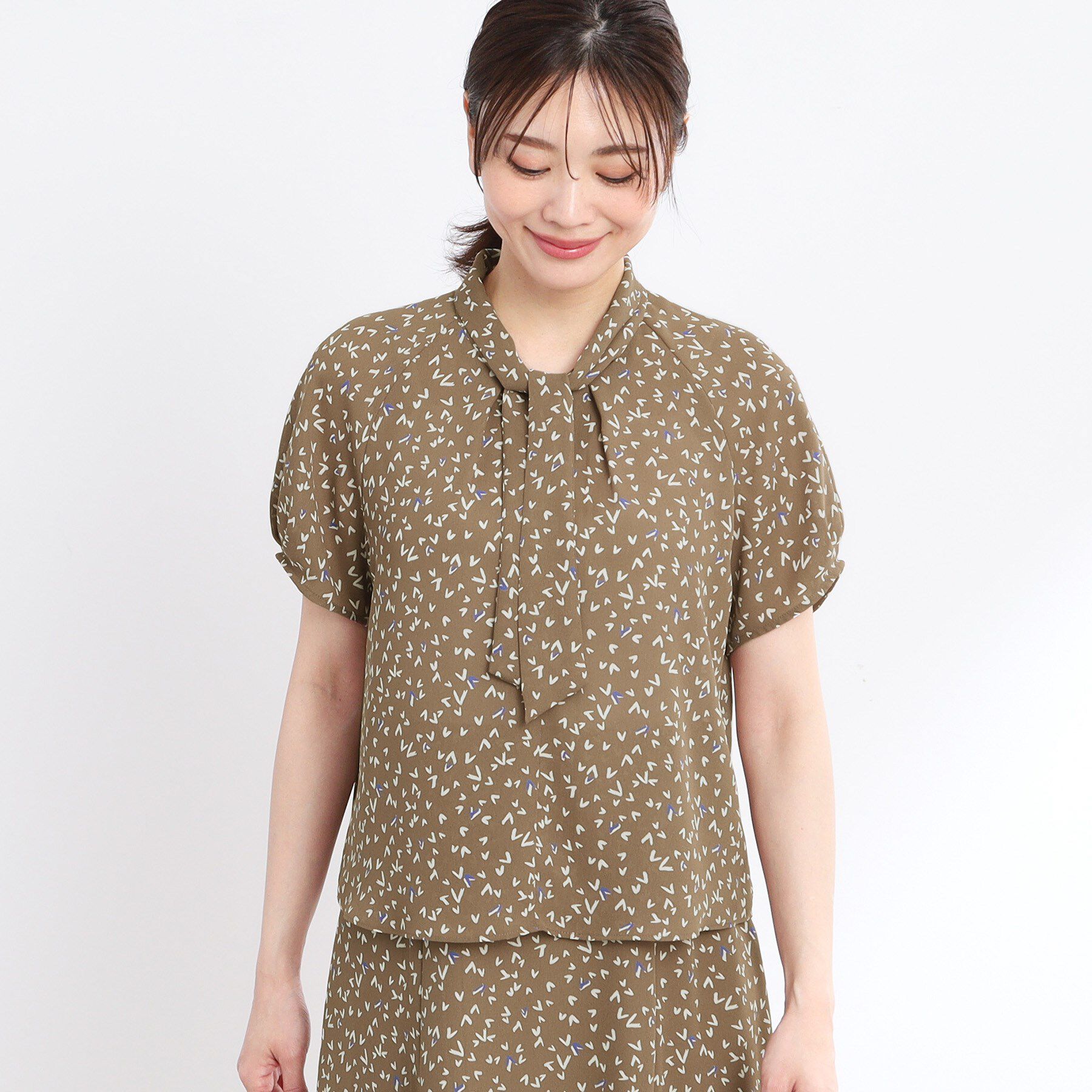 Reflect「【マシンウォッシュ可／セットアップ可】ボウタイプリントブラウス」|シャツ・ブラウス|