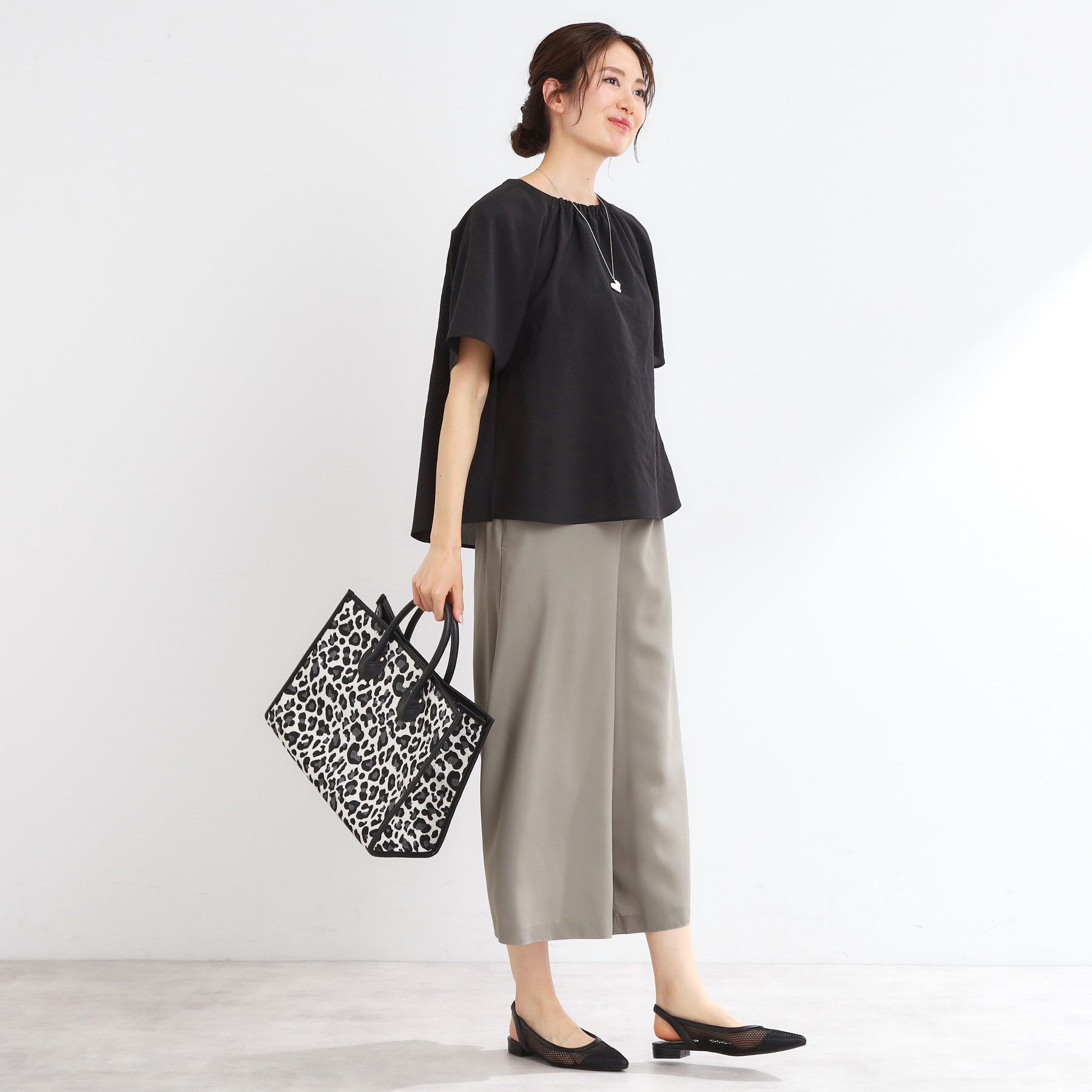 Reflect「【マシンウォッシュ可／セットアップ可／通勤におすすめ】ネックギャザータックブラウス」|シャツ・ブラウス|