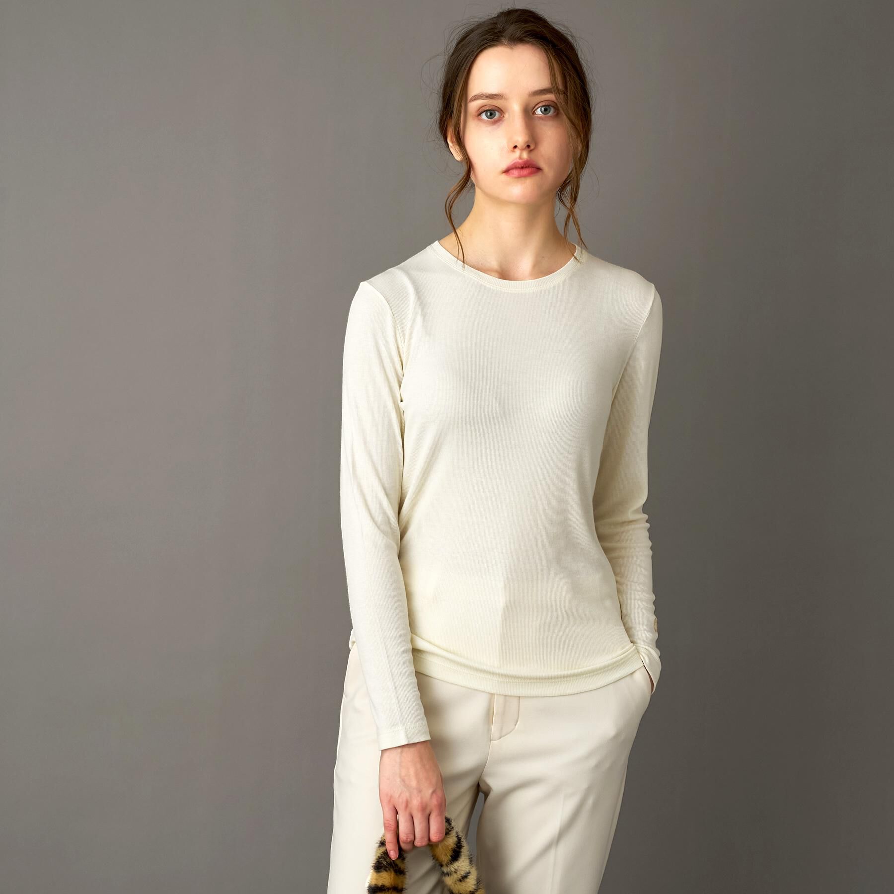 DRESSTERIOR「【インナー使いに最適/しっとり暖かな吸湿発熱素材】クルーネックプルオーバー」|Tシャツ・カットソー|