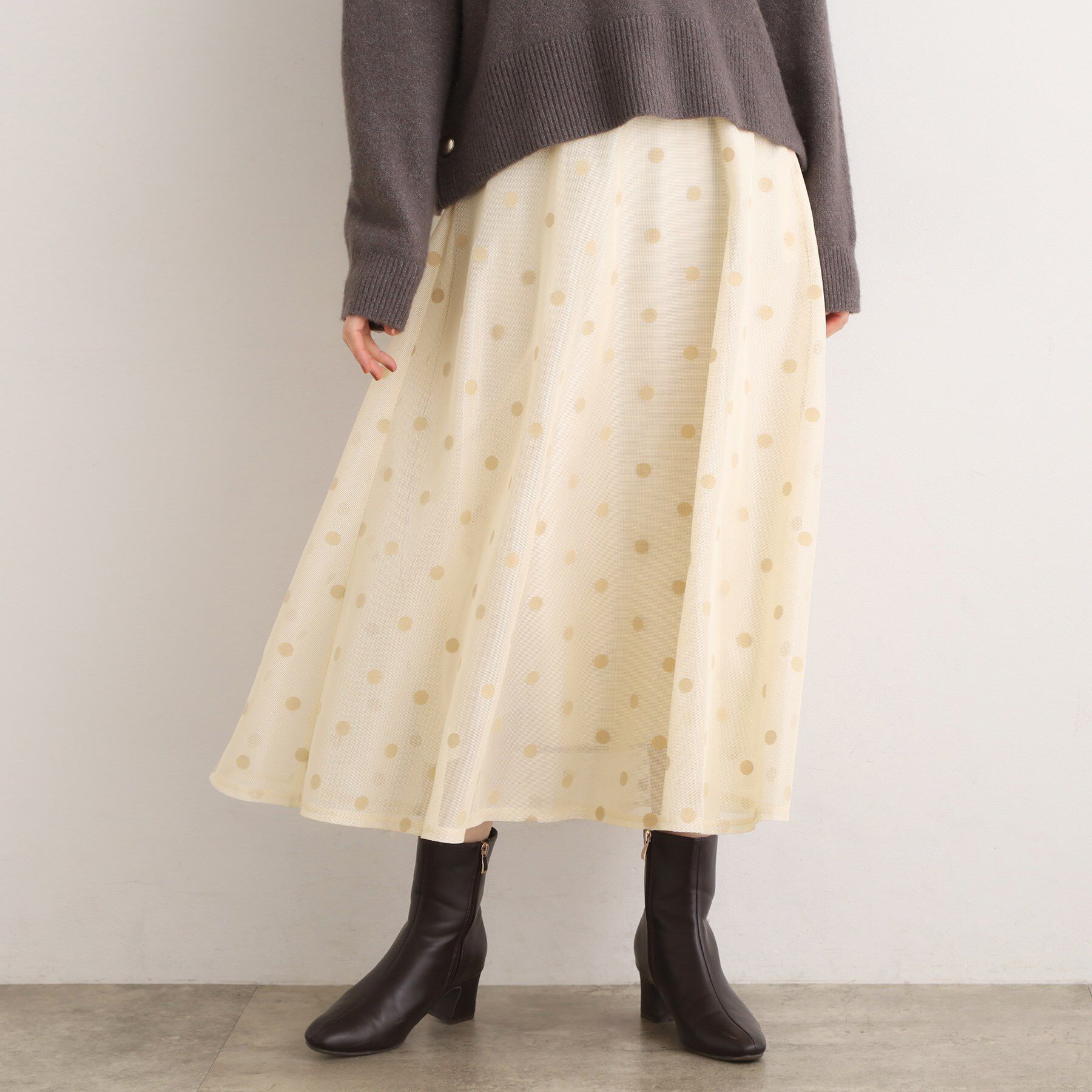 grove「甘さを抑えて、品よく華やぐ　メッシュフロッキードットスカート」|スカート|オフドット(103)