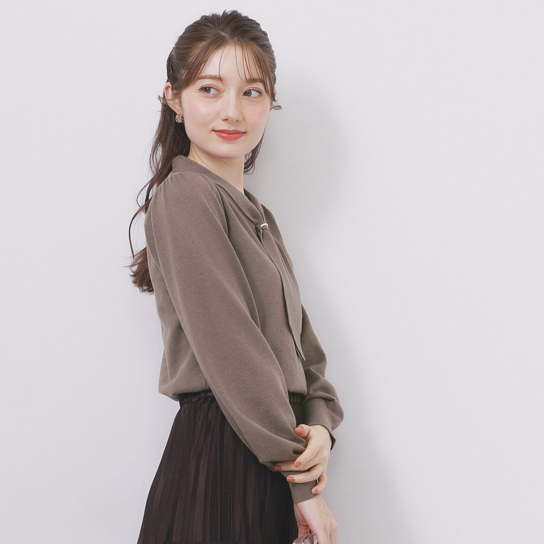 index「ゴールドパーツ付きボウタイニット【洗濯機OK】《10col/XS～LL》」|ニット・セーター|