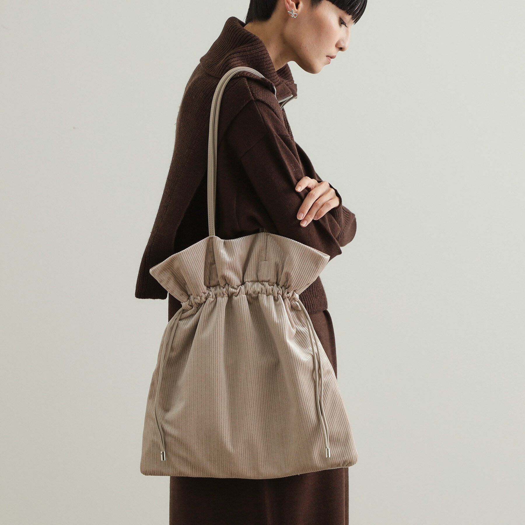 OPAQUE.CLIP「【A4サイズ対応】プリーツドロストショルダーバッグ」|ショルダー・メッセンジャー|ベージュ(752)
