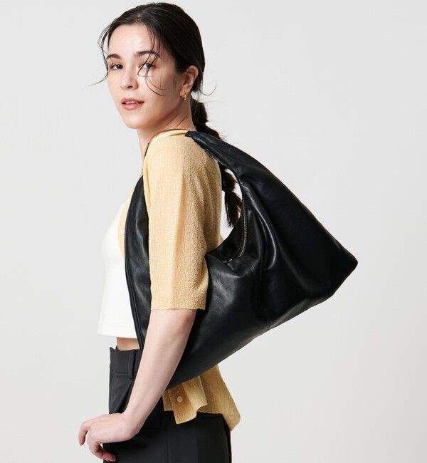 BEAUTY&YOUTH UNITED ARROWS「＜LE VERNIS＞Sculpture triangle M/ショルダーバッグ」|ショルダー・メッセンジャー|BLACK