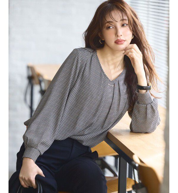 any SiS「【WEB限定】エニポカシリーズVネック ブラウス」|シャツ・ブラウス|