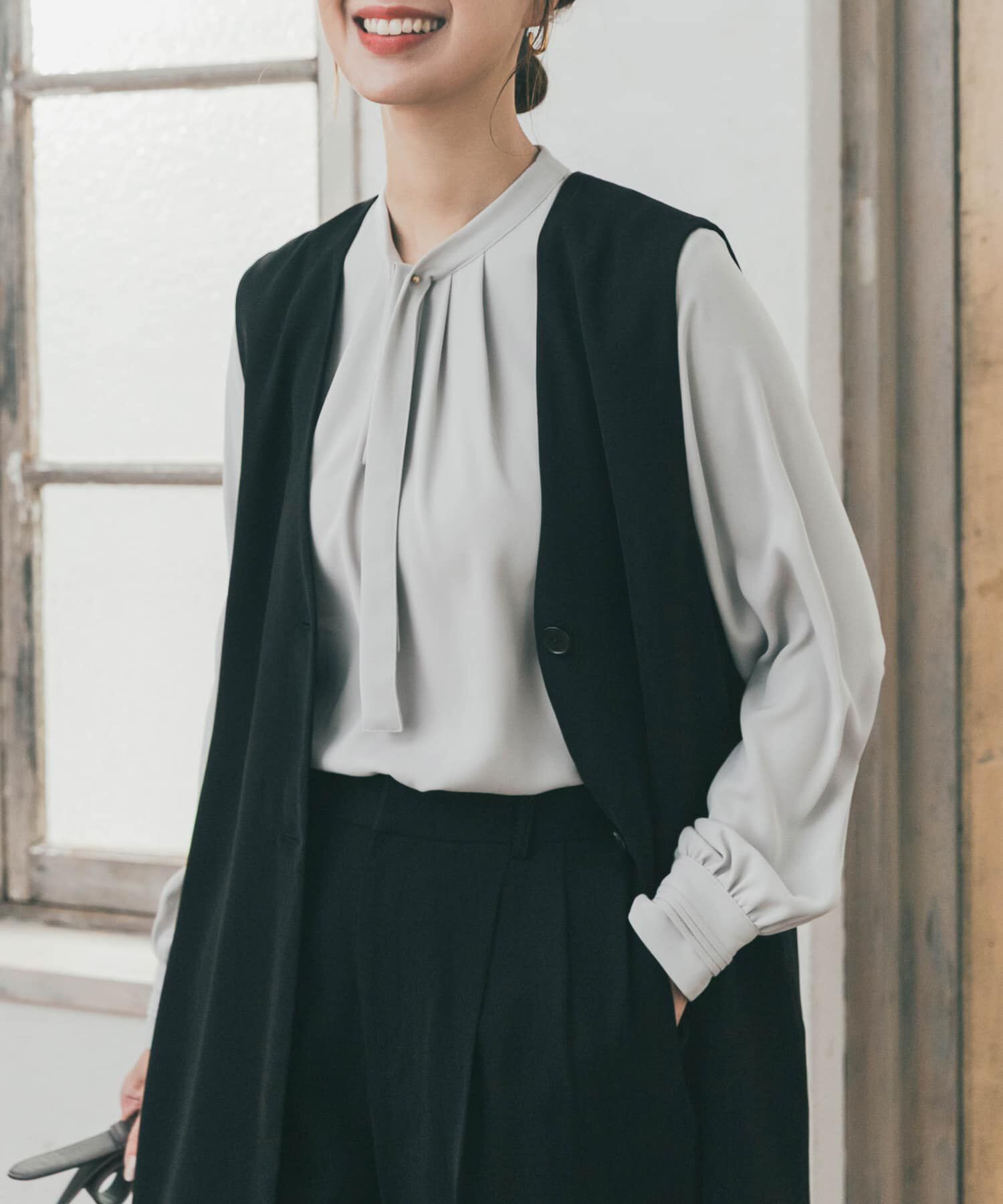 URBAN RESEARCH DOORS「リボンポイントタックブラウス」|シャツ・ブラウス|