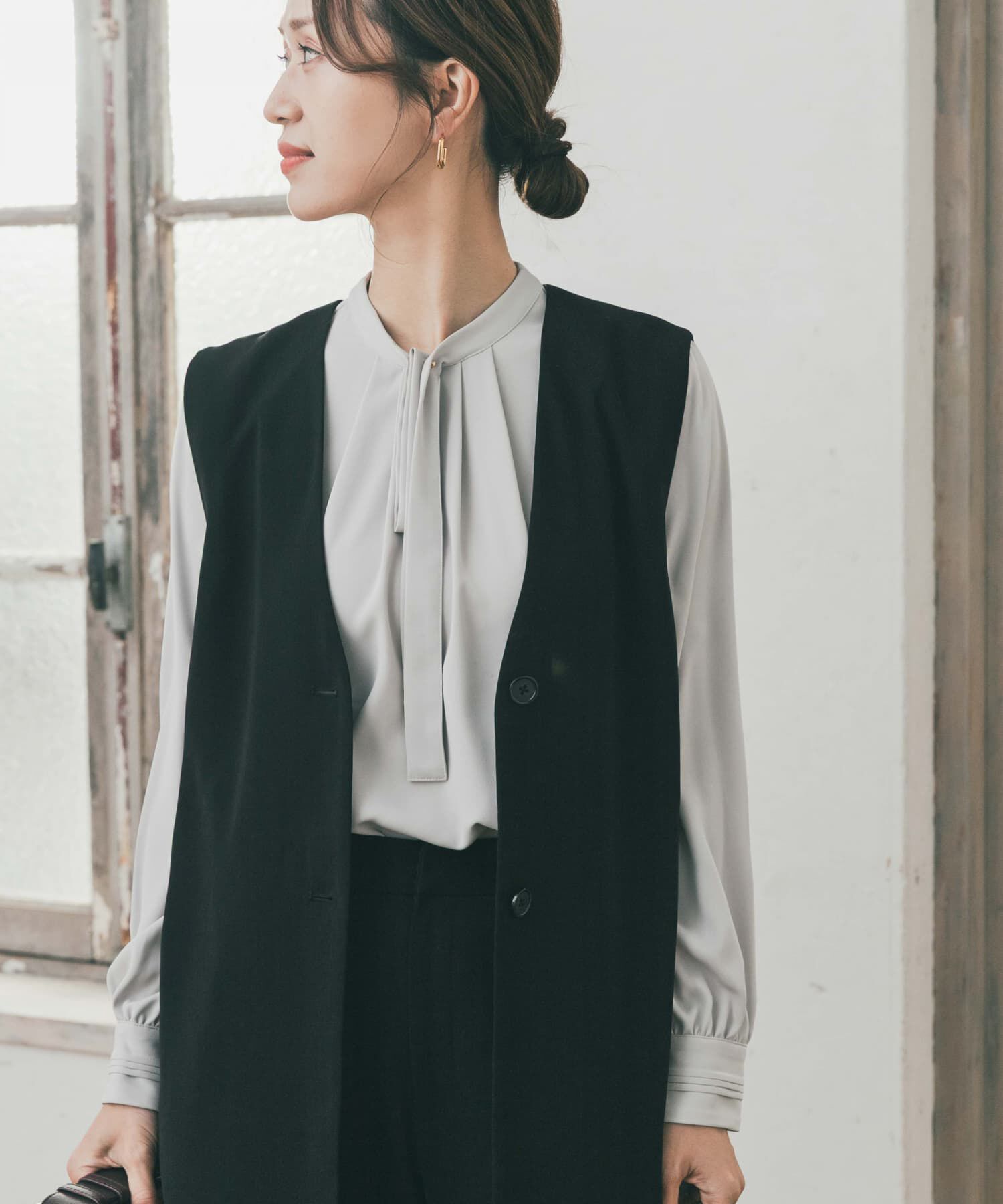 URBAN RESEARCH DOORS「リボンポイントタックブラウス」|シャツ・ブラウス|