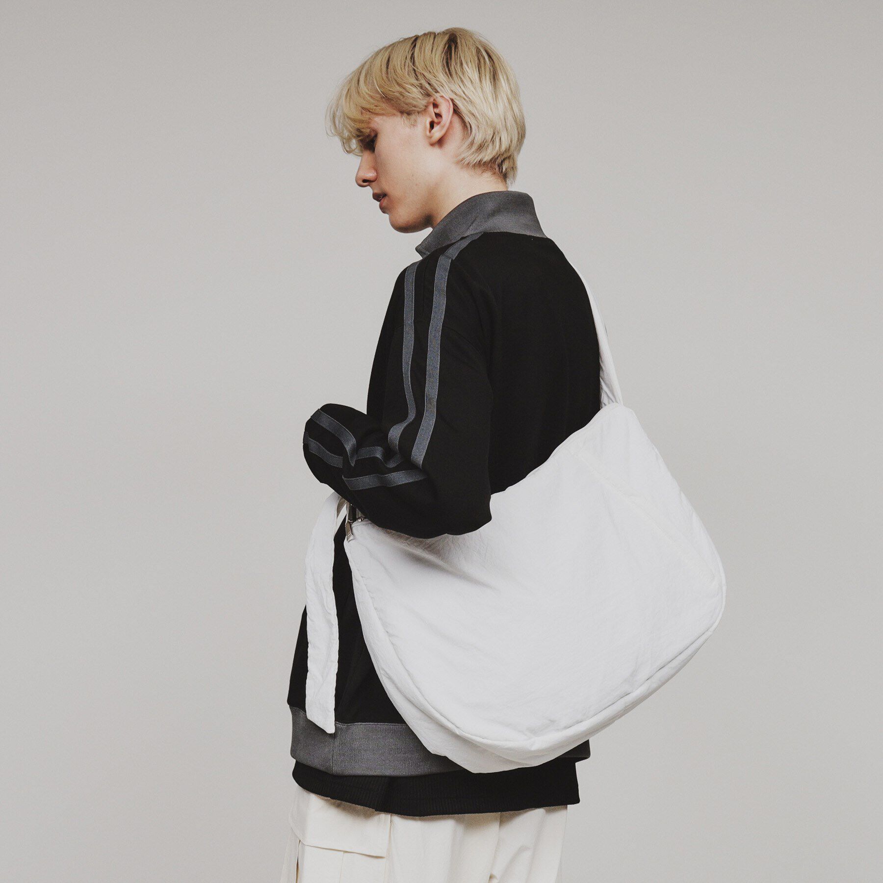 tk.TAKEO KIKUCHI「パテッドラウンドショルダーBAG」|ショルダー・メッセンジャー|オフホワイト(103