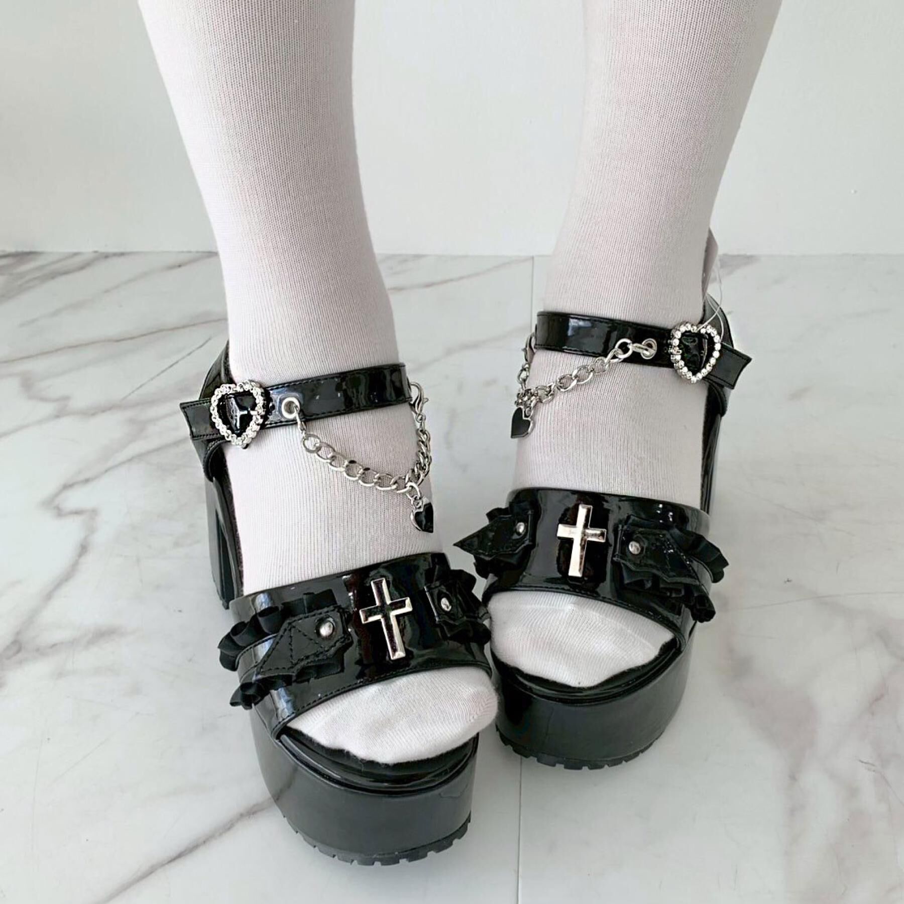 csT&P「厚底ハートチェ―ン付き十字架サンダル」|サンダル|