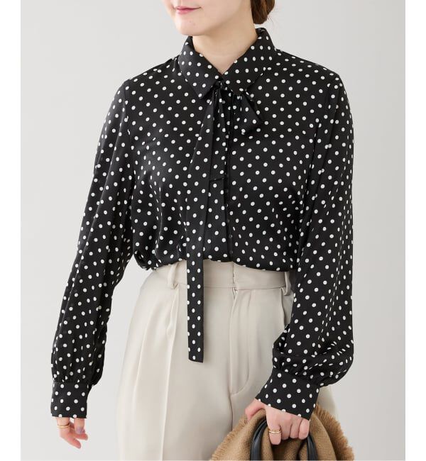 IENA「《WEB限定/追加4予約》サテンドットタイ付ブラウス」|シャツ・ブラウス|