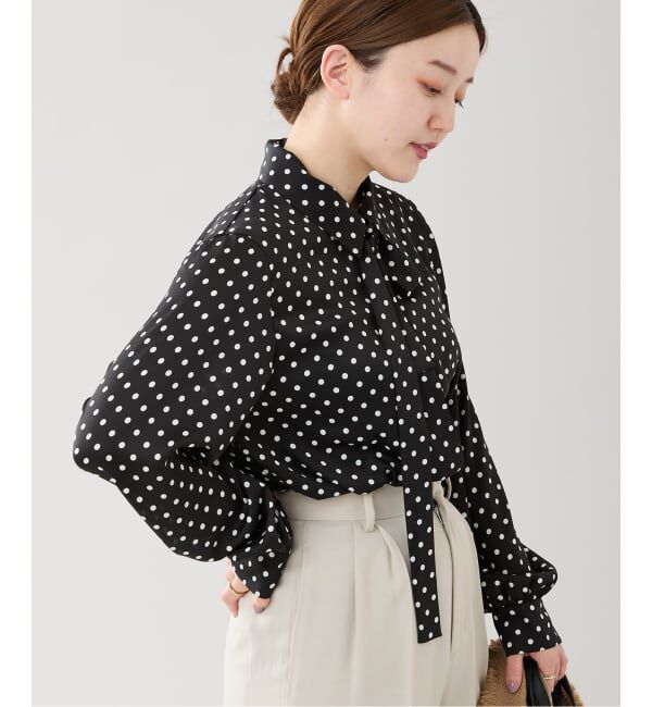 IENA「《WEB限定/追加4予約》サテンドットタイ付ブラウス」|シャツ・ブラウス|