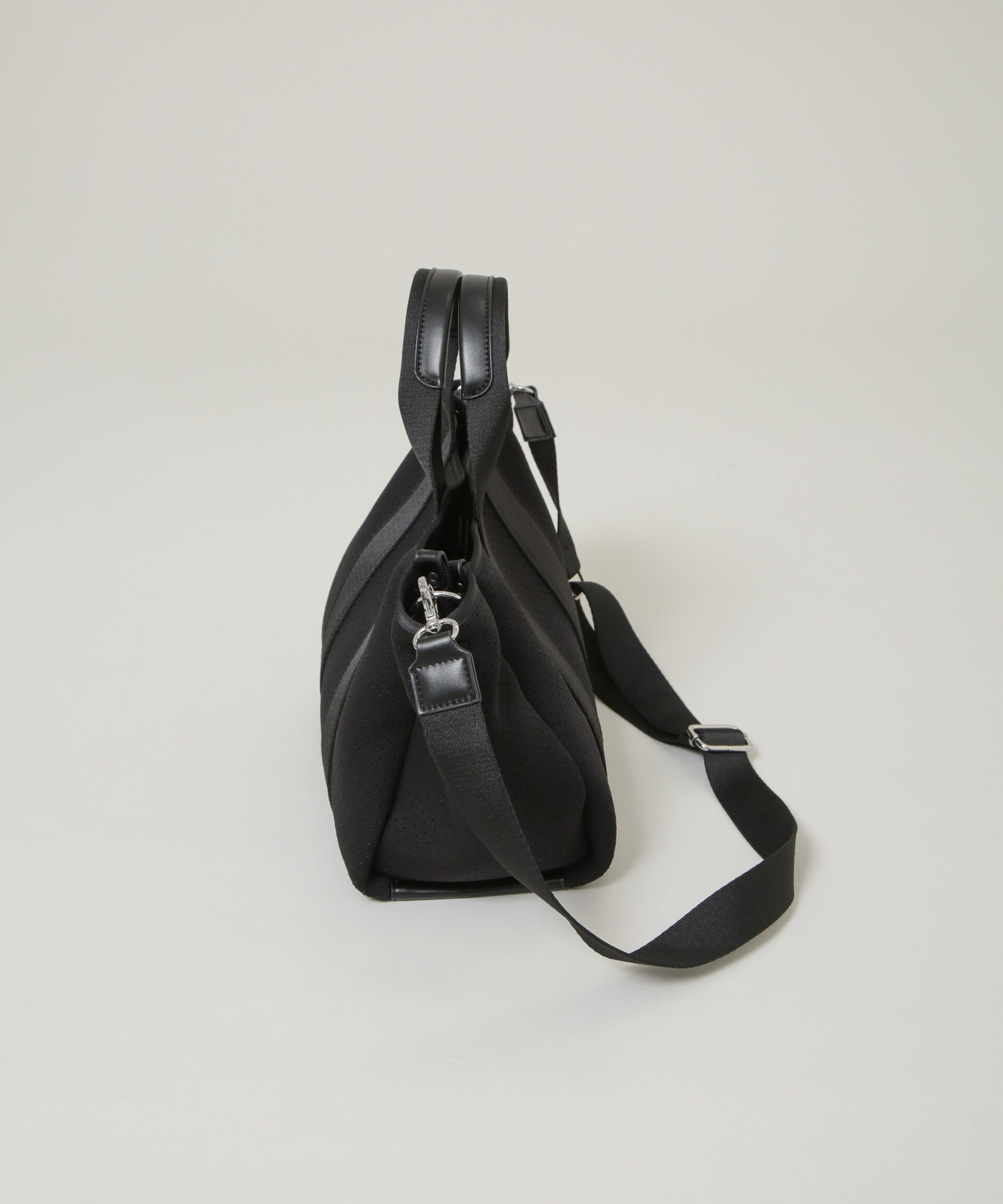 nano･universe「パンチングショルダートートバッグ」|ショルダー・メッセンジャー|