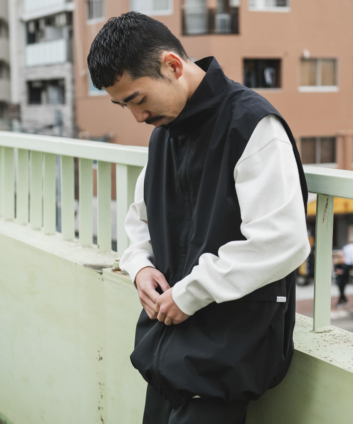 URBAN RESEARCH DOORS「『別注』Foxfire&times;DOORS　ゴアテックス ベスト」|ノーカラーコート|