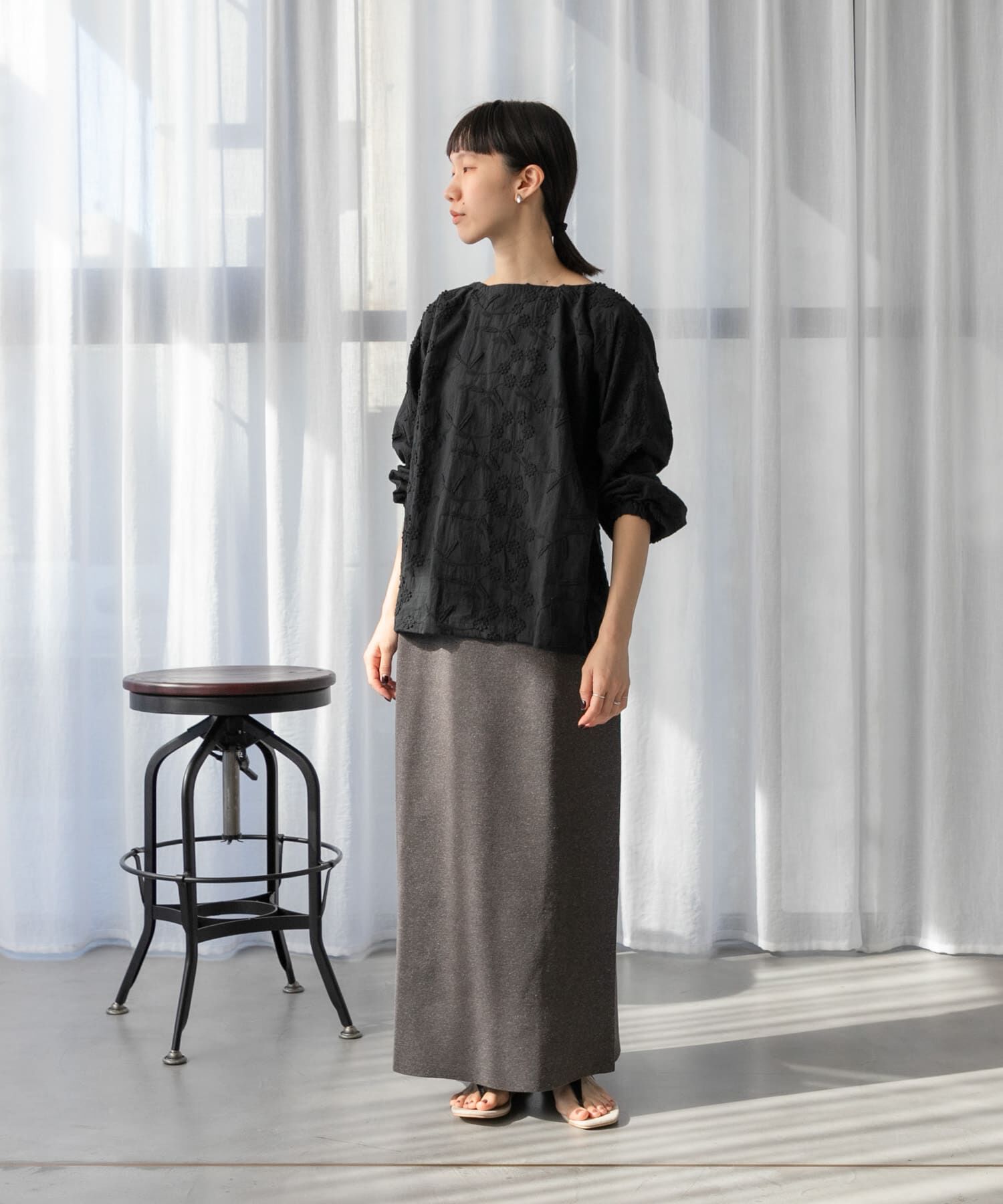 URBAN RESEARCH DOORS「立体刺繍ブラウス」|シャツ・ブラウス|