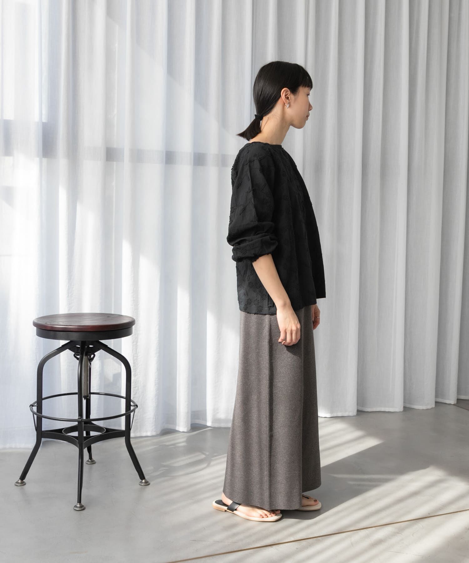 URBAN RESEARCH DOORS「立体刺繍ブラウス」|シャツ・ブラウス|