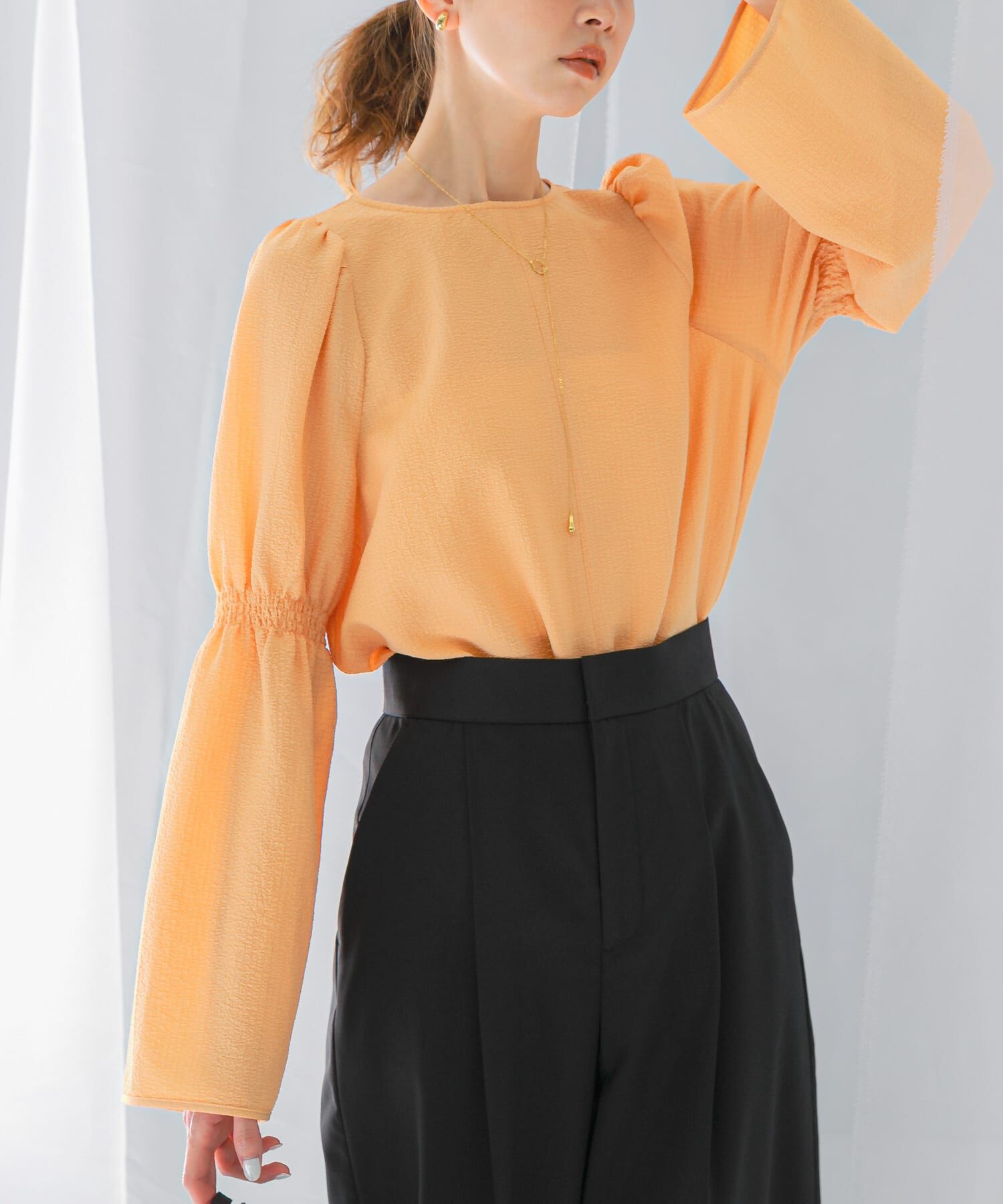 URBAN RESEARCH ROSSO「シャーリングベルスリーブブラウス」|シャツ・ブラウス|