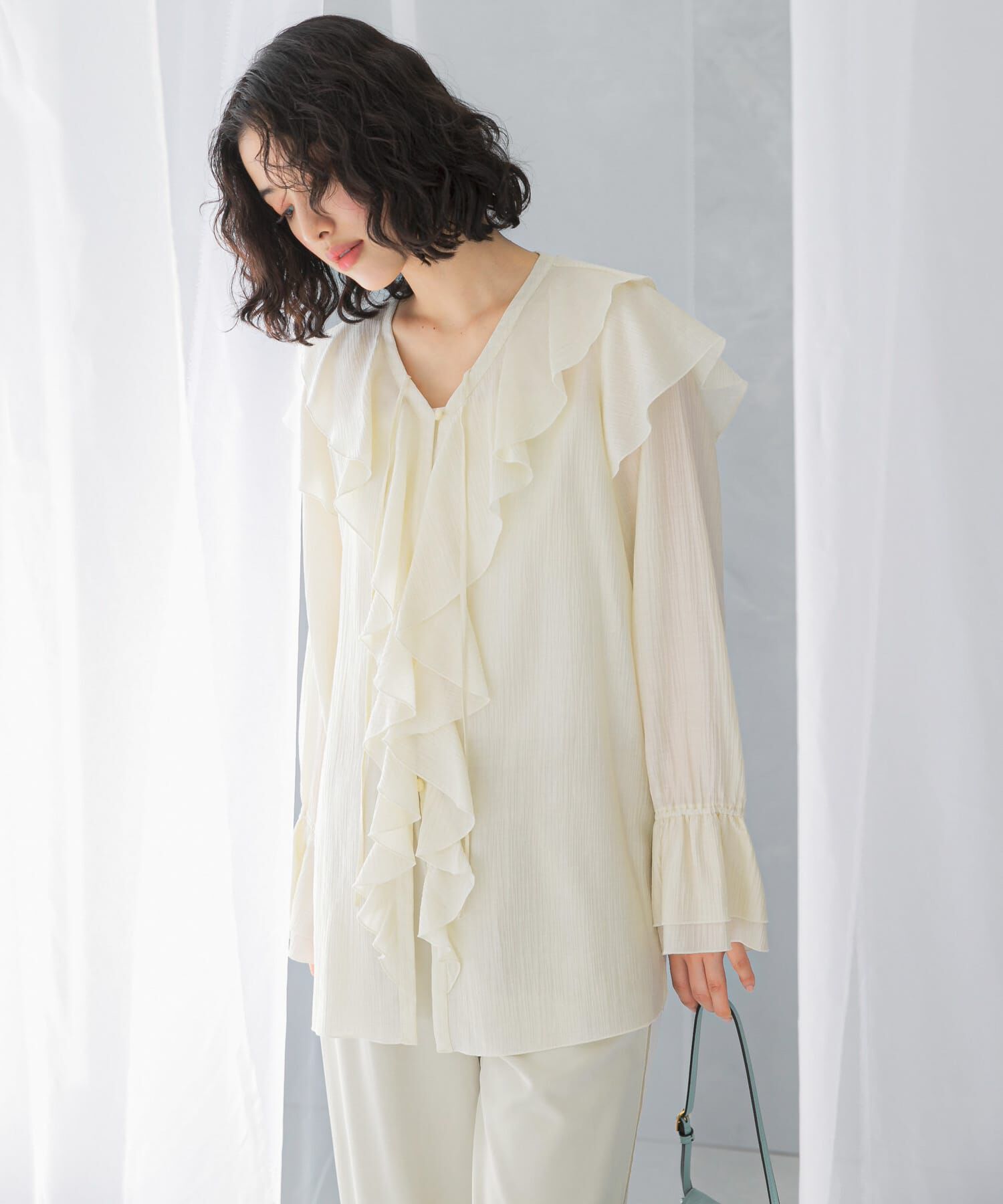 URBAN RESEARCH ROSSO「『WEB/一部店舗限定』ラッフルデザインブラウス」|シャツ・ブラウス|