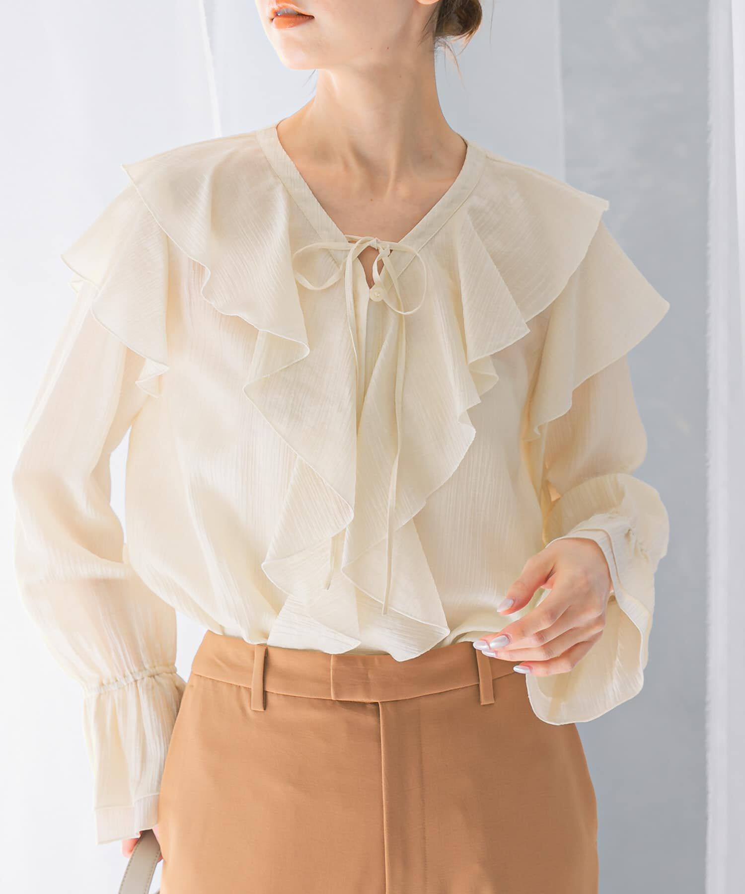 URBAN RESEARCH ROSSO「『WEB/一部店舗限定』ラッフルデザインブラウス」|シャツ・ブラウス|