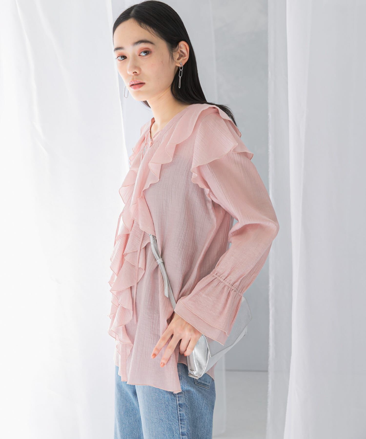 URBAN RESEARCH ROSSO「『WEB/一部店舗限定』ラッフルデザインブラウス」|シャツ・ブラウス|