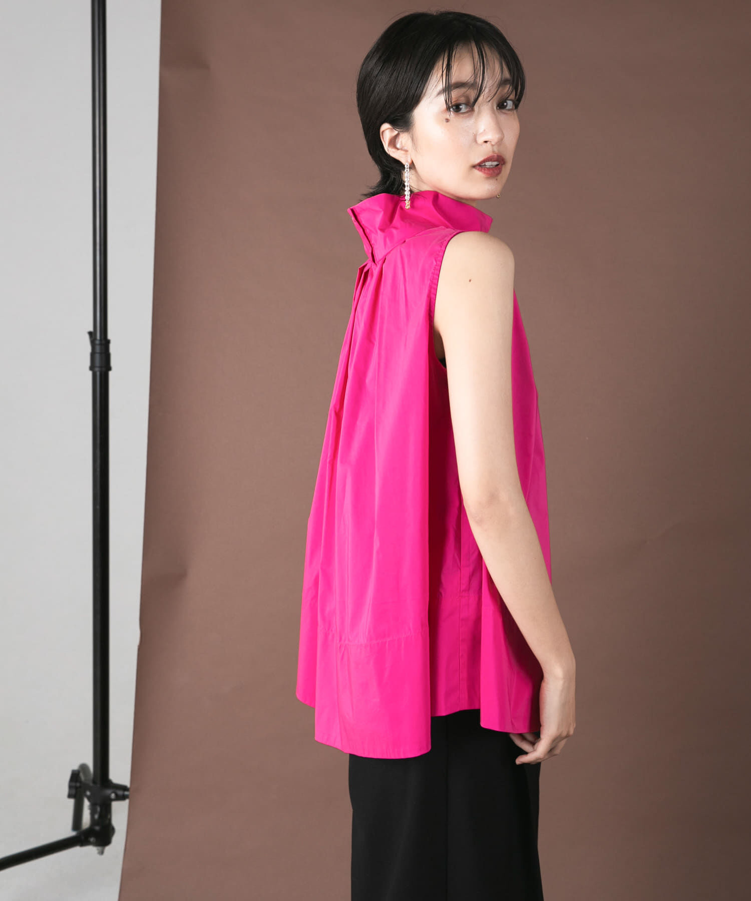 URBAN RESEARCH ROSSO「バックボタンハイネックフレアブラウス」|シャツ・ブラウス|