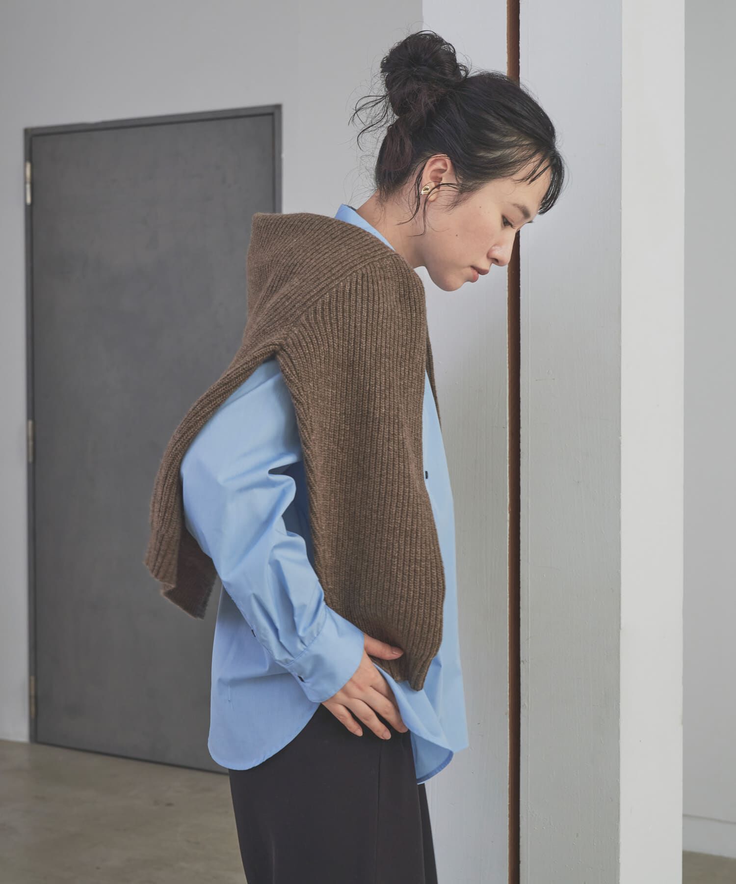 URBAN RESEARCH DOORS「衿ロゴ刺繍カラーシャツ」|シャツ・ブラウス|