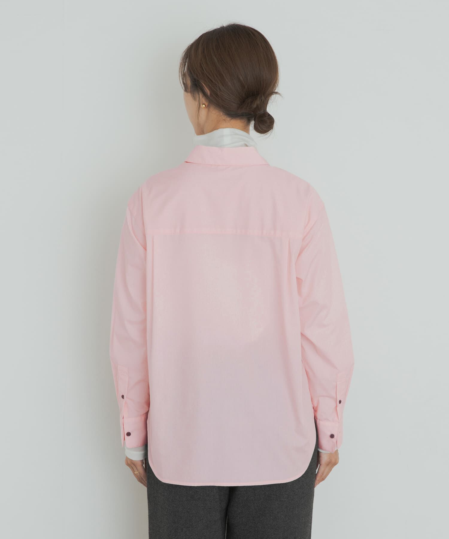 URBAN RESEARCH DOORS「衿ロゴ刺繍カラーシャツ」|シャツ・ブラウス|