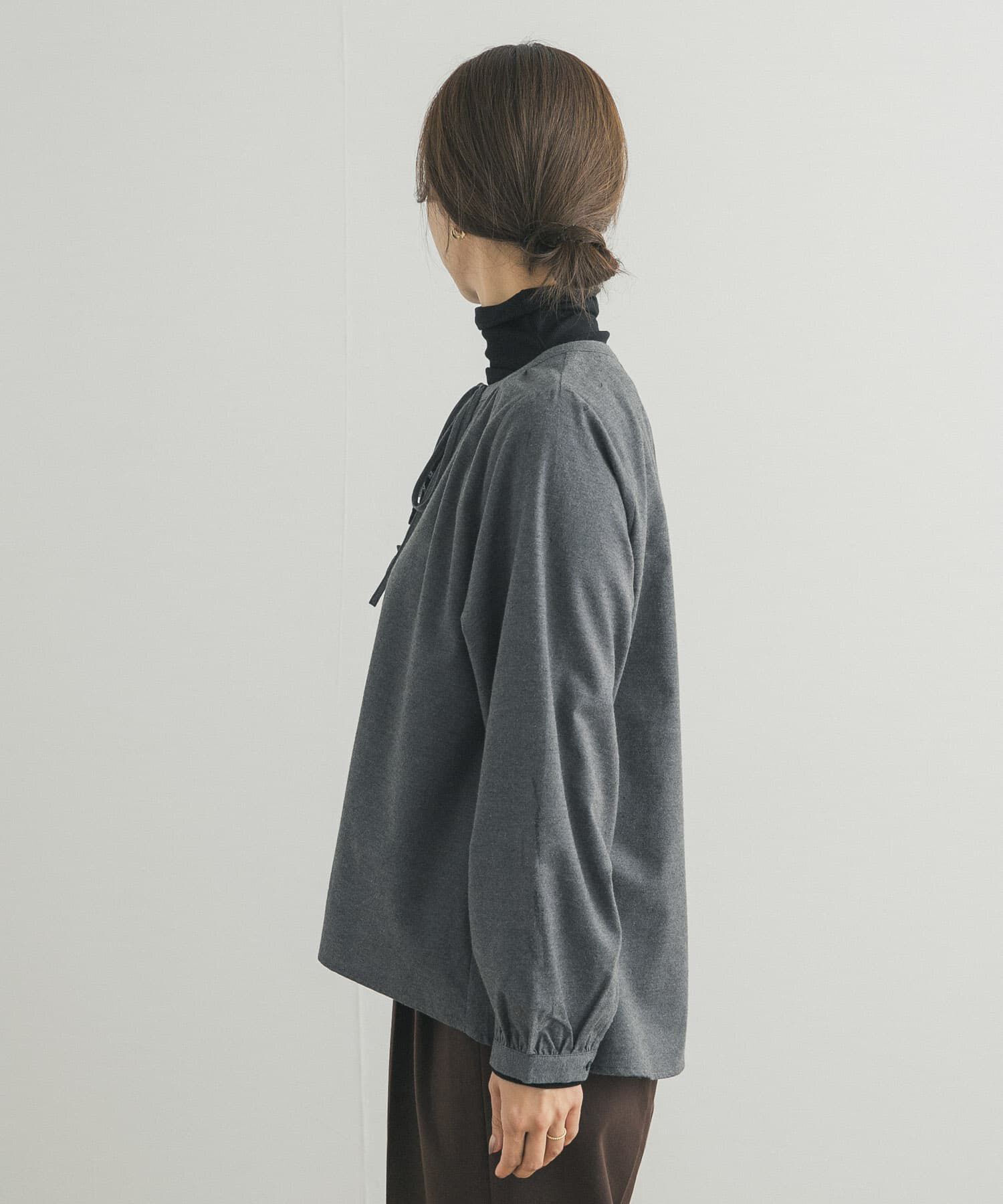 URBAN RESEARCH DOORS「『蓄熱』フリルリボンブラウス」|シャツ・ブラウス|