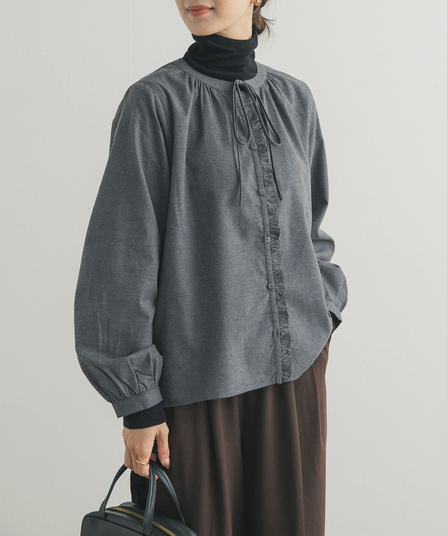 URBAN RESEARCH DOORS「『蓄熱』フリルリボンブラウス」|シャツ・ブラウス|