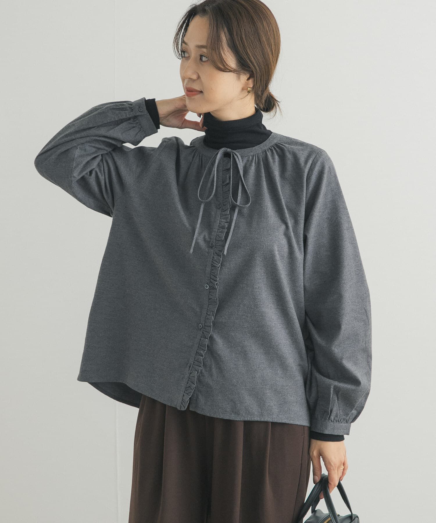 URBAN RESEARCH DOORS「『蓄熱』フリルリボンブラウス」|シャツ・ブラウス|