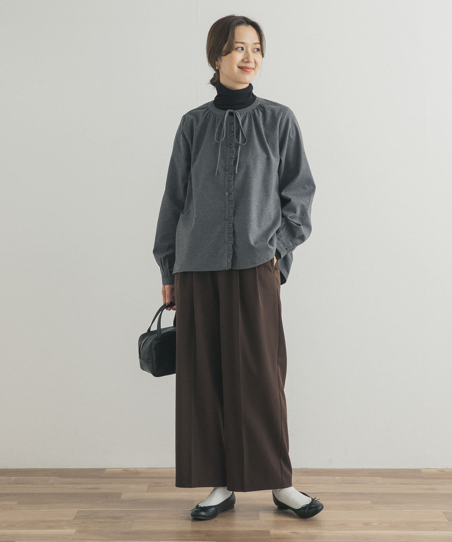 URBAN RESEARCH DOORS「『蓄熱』フリルリボンブラウス」|シャツ・ブラウス|