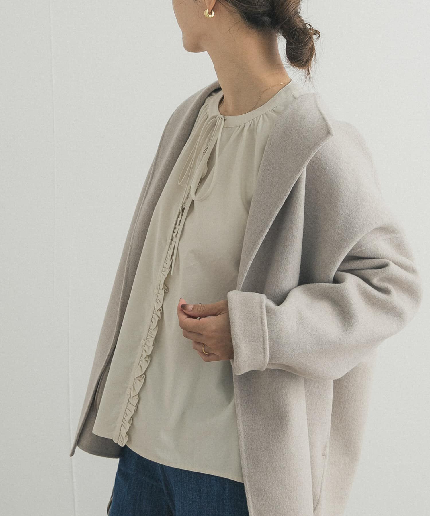 URBAN RESEARCH DOORS「『蓄熱』フリルリボンブラウス」|シャツ・ブラウス|