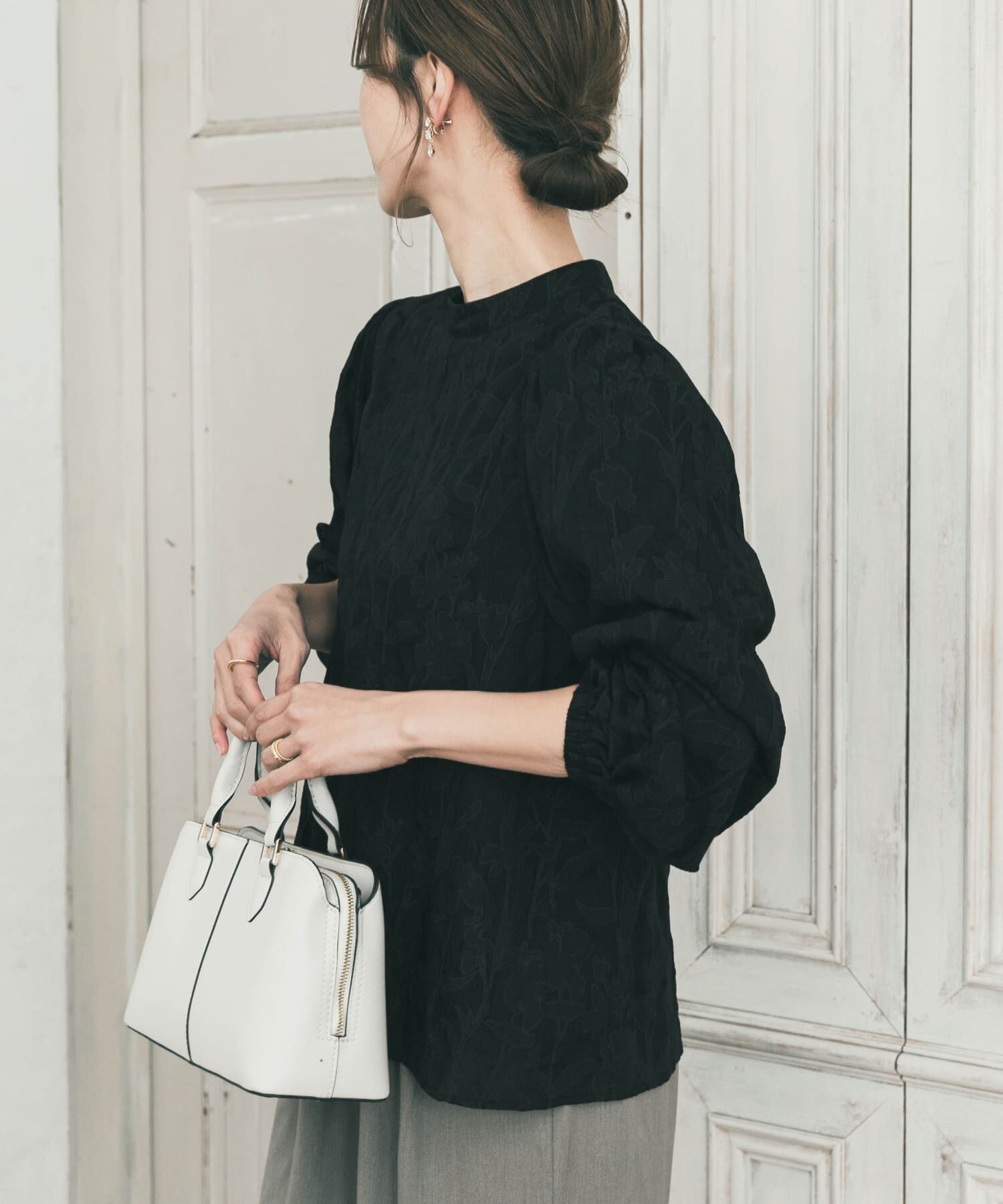 URBAN RESEARCH DOORS「フラワーオパールブラウス」|シャツ・ブラウス|ブラック