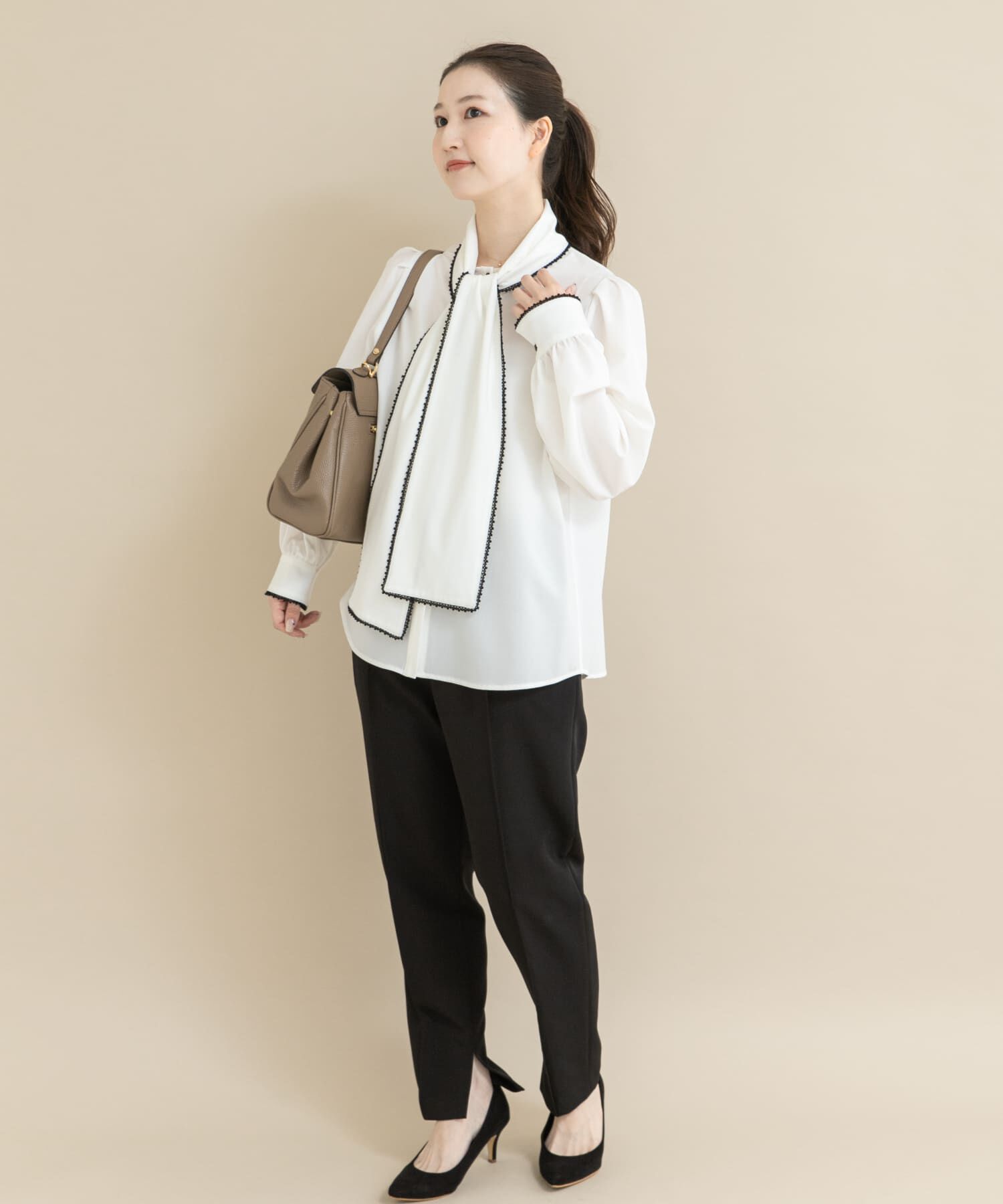 URBAN RESEARCH ROSSO「『WEB/一部店舗限定』トリミングボウタイブラウス」|シャツ・ブラウス|