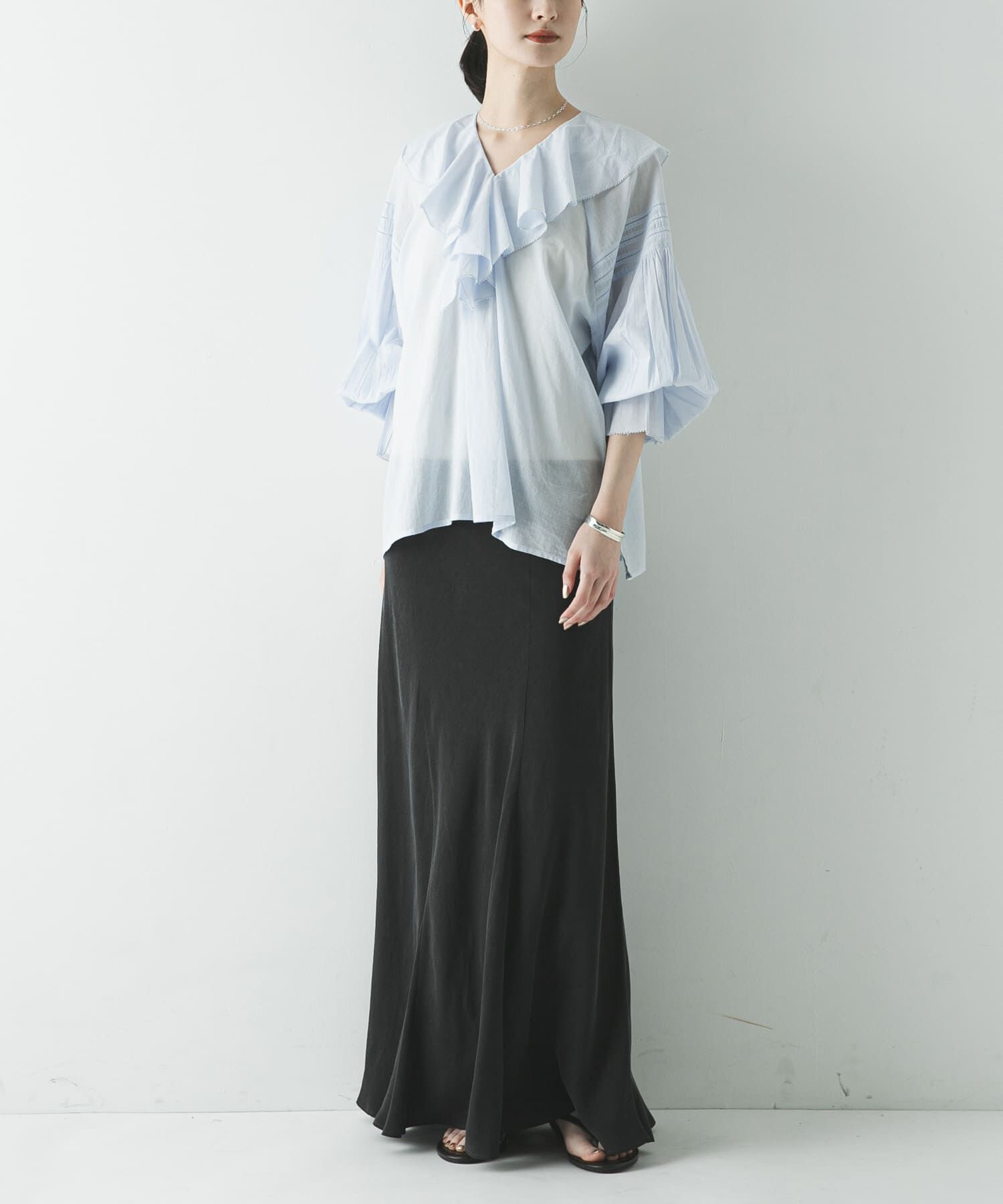 URBAN RESEARCH「コットンボイルラッフルブラウス」|シャツ・ブラウス|