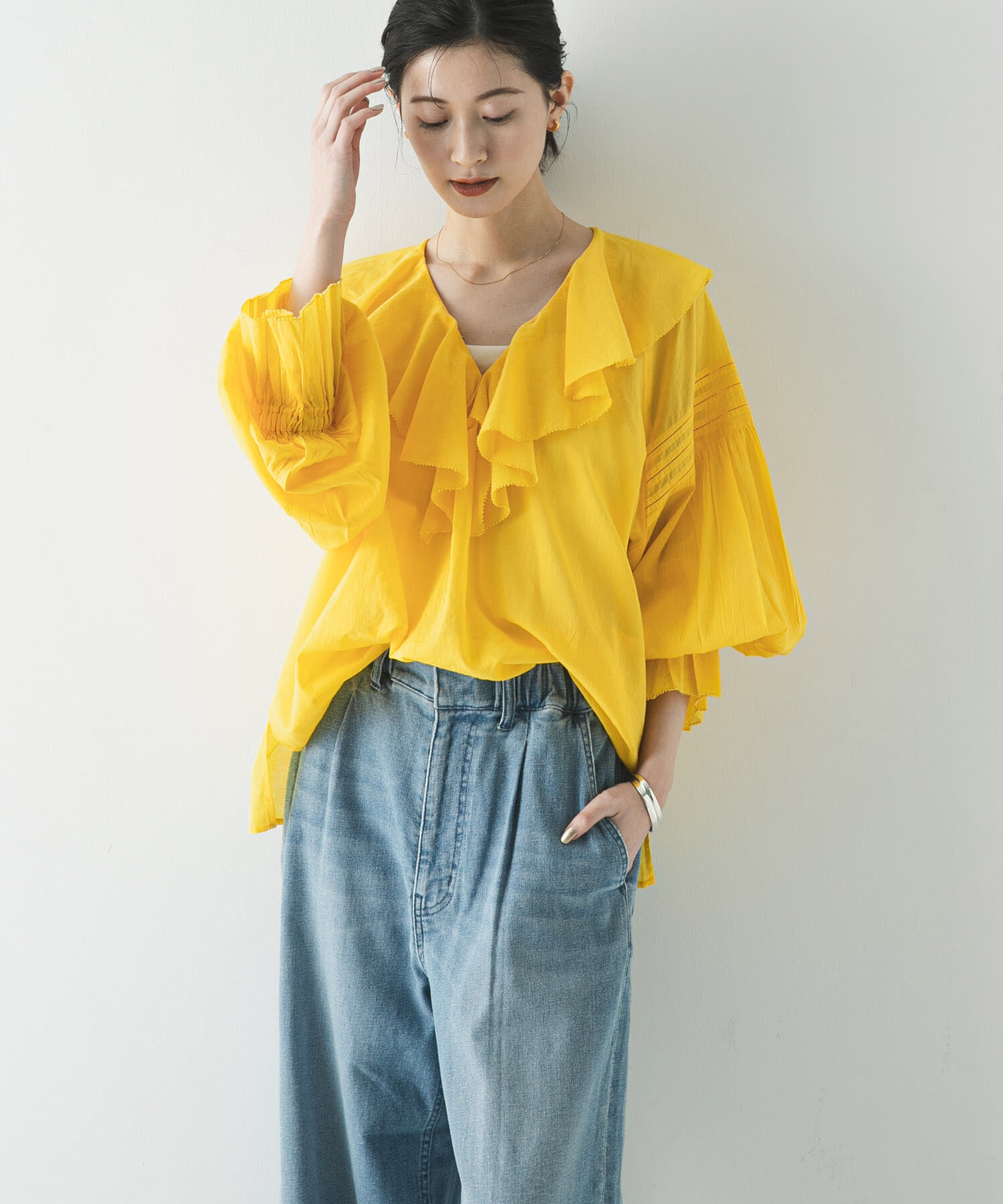 URBAN RESEARCH「コットンボイルラッフルブラウス」|シャツ・ブラウス|
