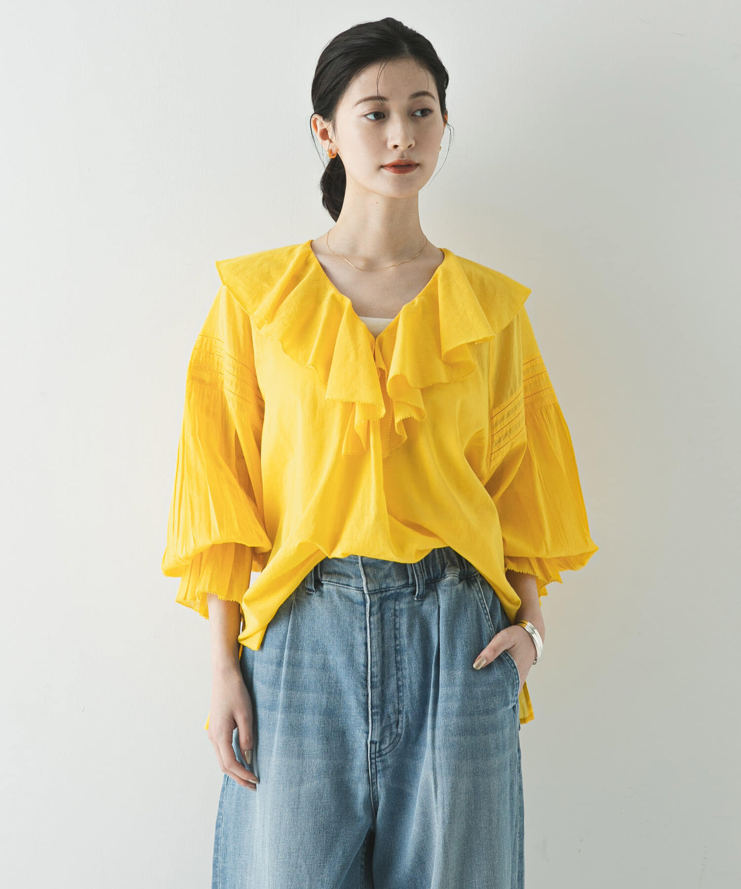 URBAN RESEARCH「コットンボイルラッフルブラウス」|シャツ・ブラウス|