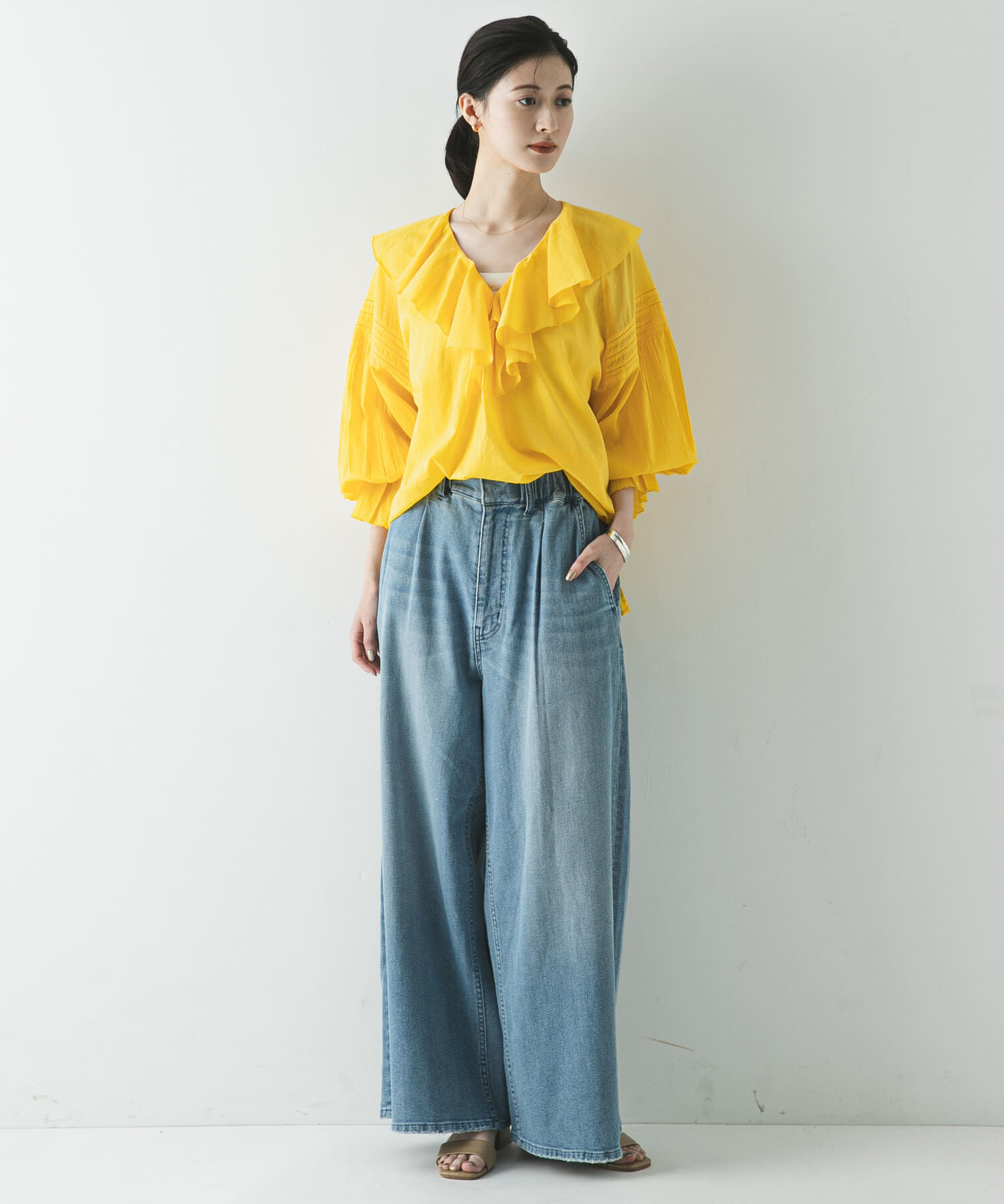 URBAN RESEARCH「コットンボイルラッフルブラウス」|シャツ・ブラウス|