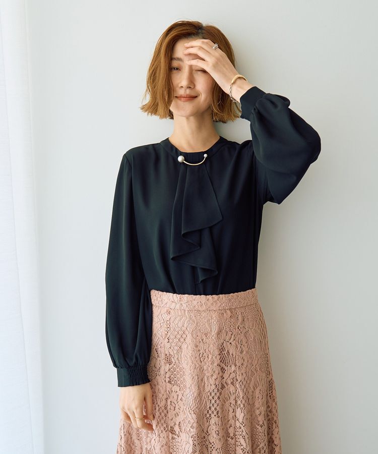 YECCA VECCA「パールブローチ付きボウタイブラウス」|シャツ・ブラウス|