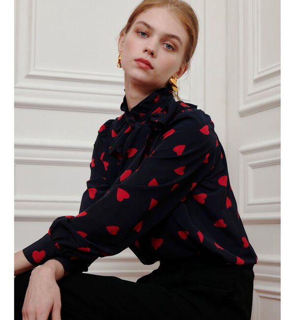 LOULOU WILLOUGHBY「WEB限定【LOULOU WILLOUGHBY】デシンハートプリントボウタイブラウス」|シャツ・ブラウス|ネイビー