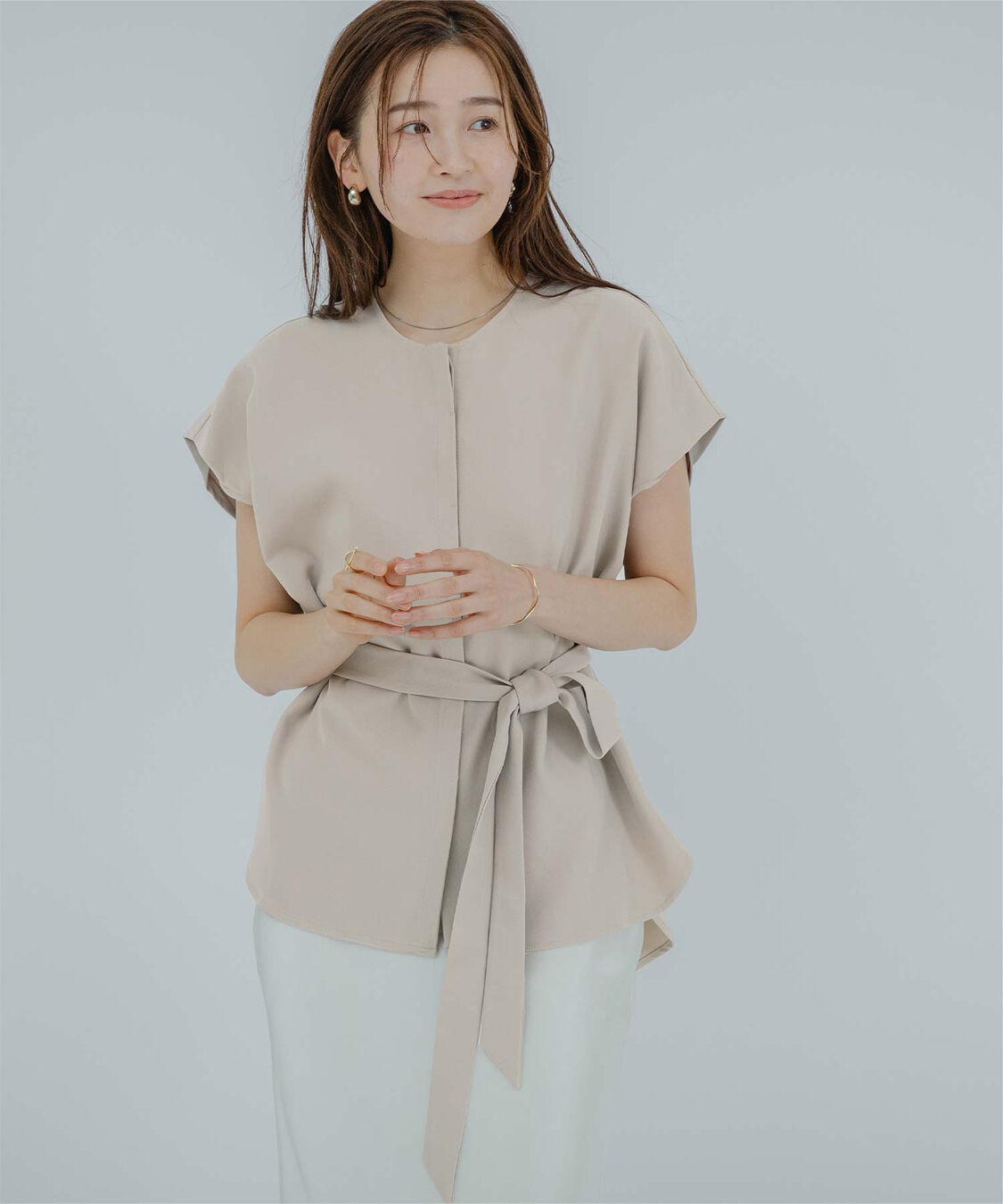 ur's「フレンチスリーブショルダータックノーカラーブラウス」|シャツ・ブラウス|グレージュ