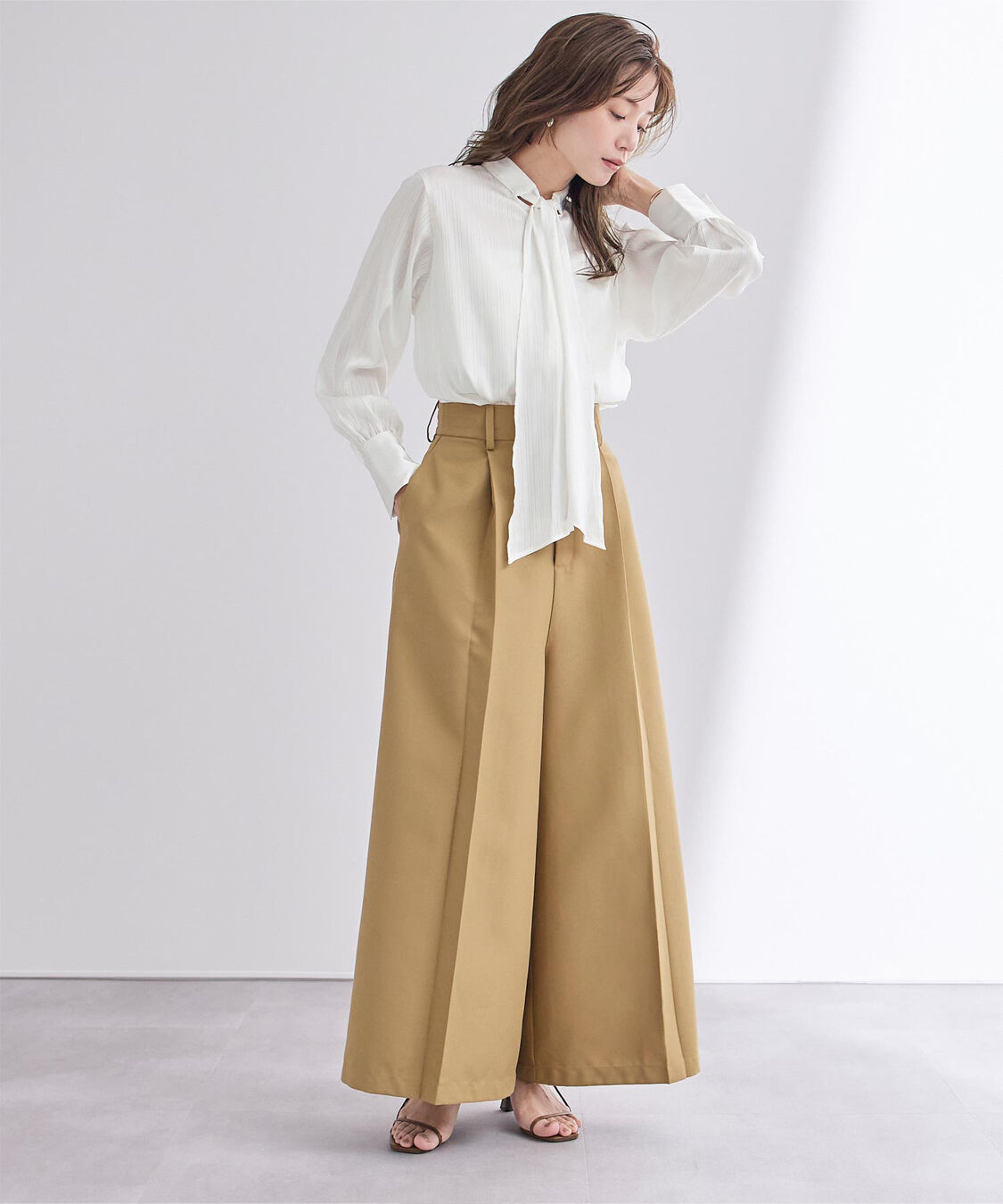 ur's「サテンストライプハイネックボウタイブラウス」|シャツ・ブラウス|