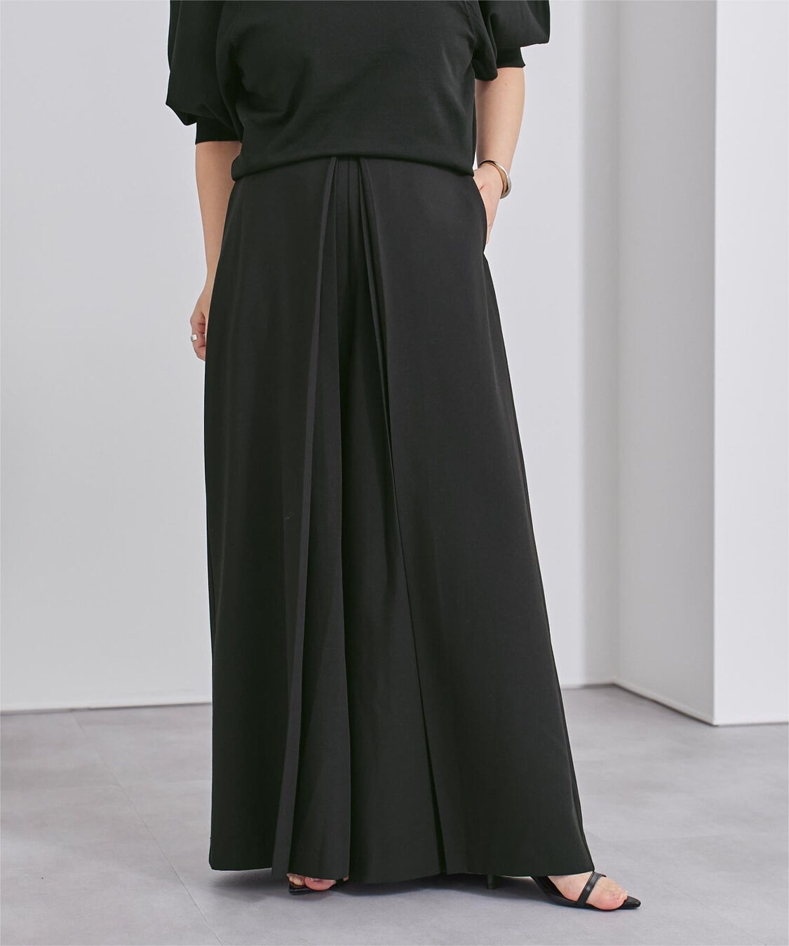 ur's「【星玲奈さんコラボアイテム】フロントタックハイウエストワイドパンツ」|スラックス|ブラック