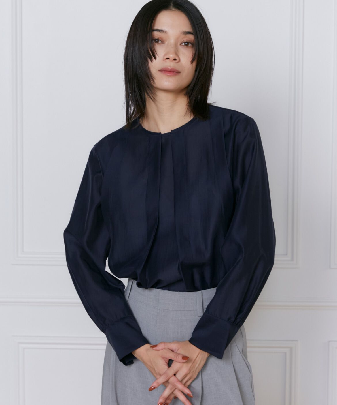 INED「《大きいサイズ》シャイニーローンタックブラウス」|シャツ・ブラウス|