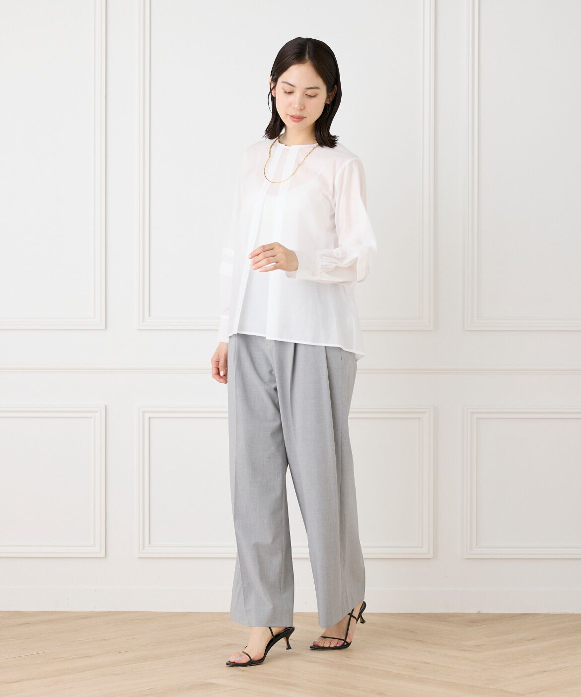 INED「《大きいサイズ》シャイニーローンタックブラウス」|シャツ・ブラウス|