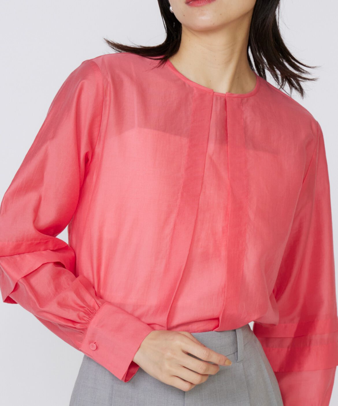 INED「《大きいサイズ》シャイニーローンタックブラウス」|シャツ・ブラウス|