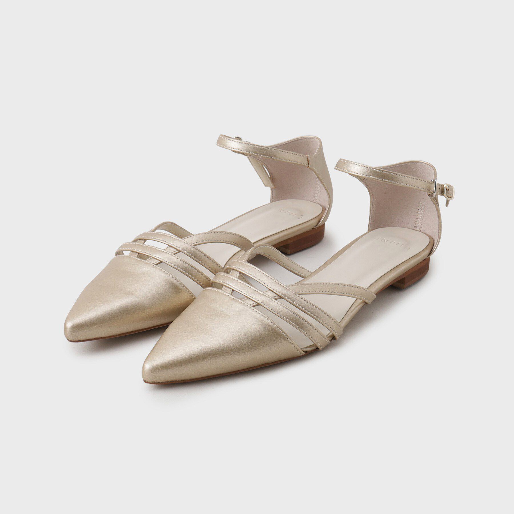 INDIVI「【合皮】クロスストラップ フラットサンダル」|サンダル|ゴールド(007)