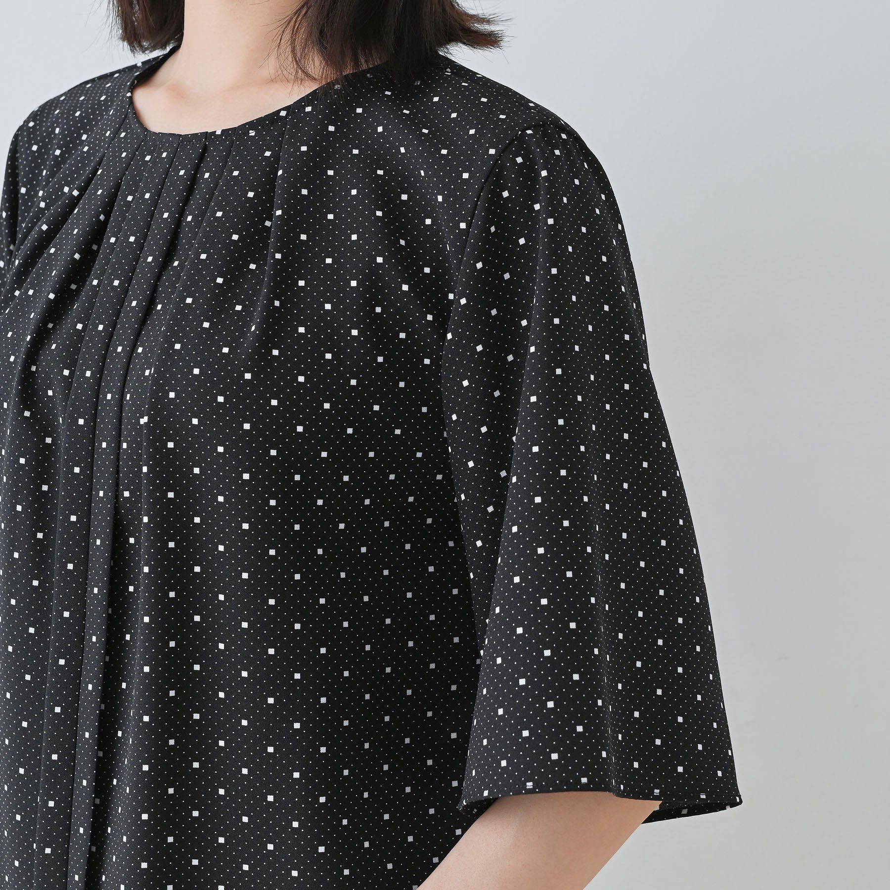 INDIVI「【通勤／きれいめ】柄タックブラウス」|シャツ・ブラウス|