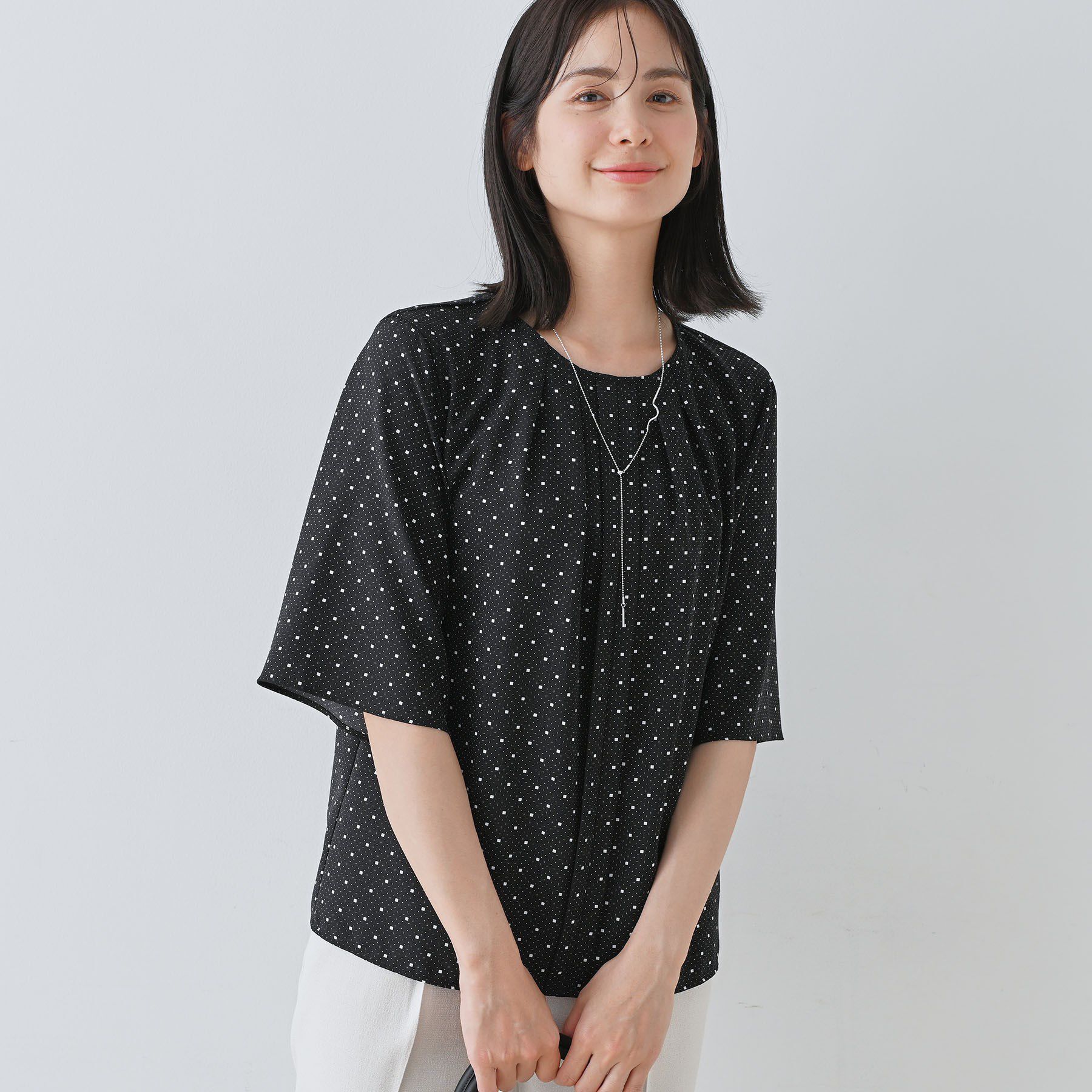 INDIVI「【通勤／きれいめ】柄タックブラウス」|シャツ・ブラウス|ブラック(119)