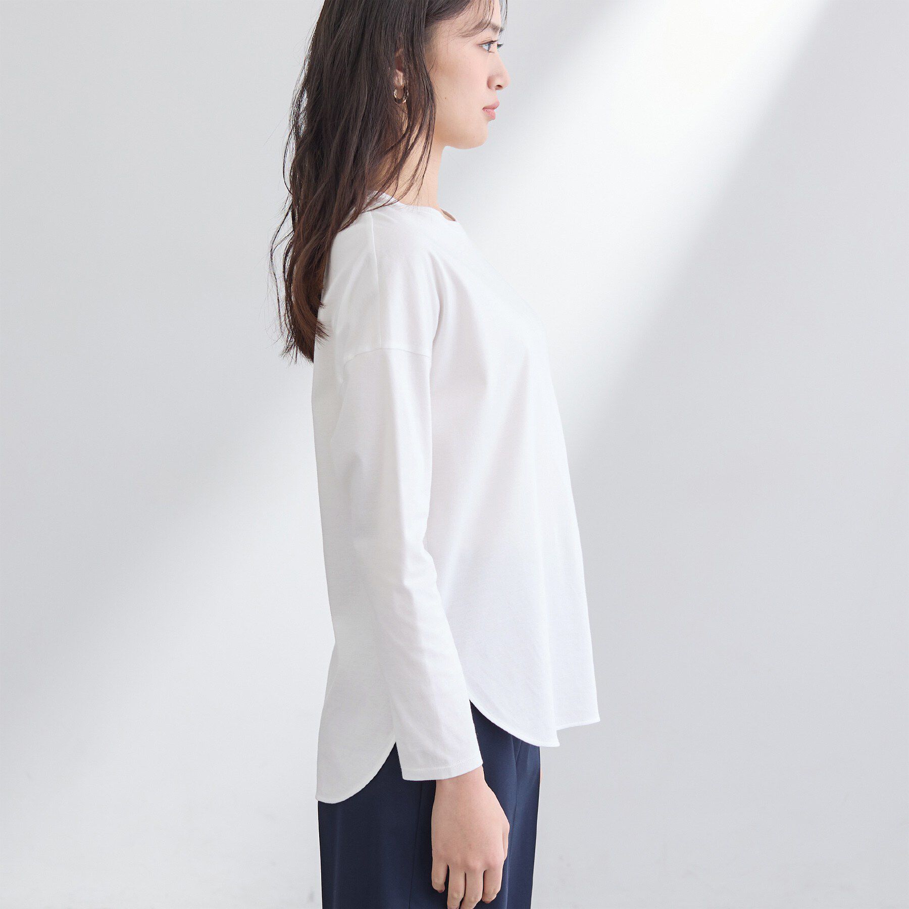 INDIVI「【洗える】きれいめラウンドテールロンT」|Tシャツ・カットソー|