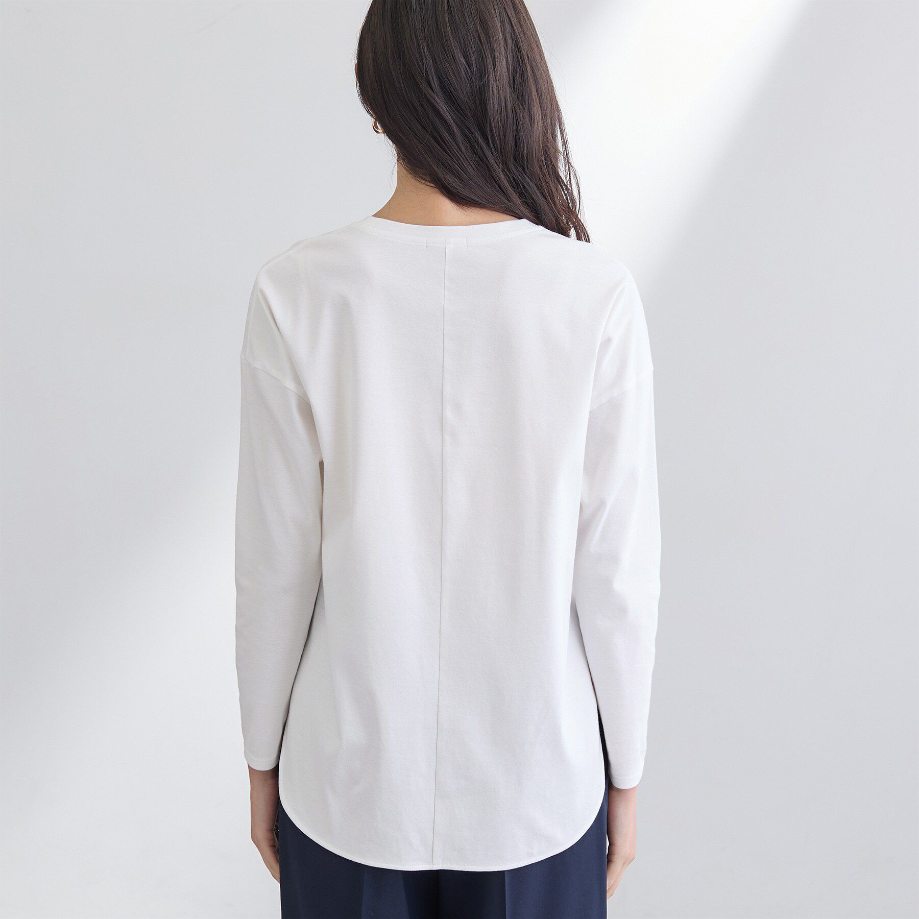 INDIVI「【洗える】きれいめラウンドテールロンT」|Tシャツ・カットソー|