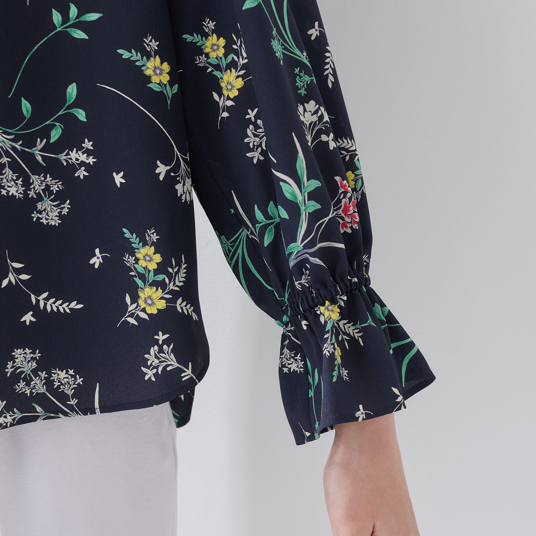 INDIVI「【SETUP可能】モダンフラワー柄キャンディスリーブブラウス」|シャツ・ブラウス|